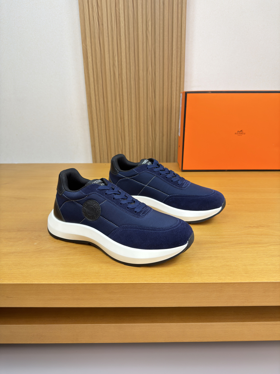 NO:746011,[HERMES] Hermès - high-end quality original casual sports shoes - upper Nappa calfskin, high mercerized suede calfskin, brand high mercerized canvas, shoe body sewn with brand logo leather label, tongue, sewn brand logo cloth label - lining brand canvas, foot pads; water-dyed cowhide - outsole original TPU foam.  39-44 (38, 45, 46, can be customized)·H0186,,hermes,hermes,sneakers,cowhide19860909【 HERMES】爱马仕 -高端品质 原单·休闲运动鞋 -鞋面纳帕小牛皮、高丝光反绒小牛皮、品牌高丝光帆布、鞋身车缝品牌logo皮标、鞋舌.车缝品牌logo布标 -内里品牌帆布,垫脚；水染牛皮 -大底原版TPU发泡.橡胶；双色成型大底 -超高品控·做工精细凸显(高端·贵气·档次) -Size 39-44（38,45,46,可订做)·H0186,,hermes,hermes,sneakers,cowhide,Men's shoes