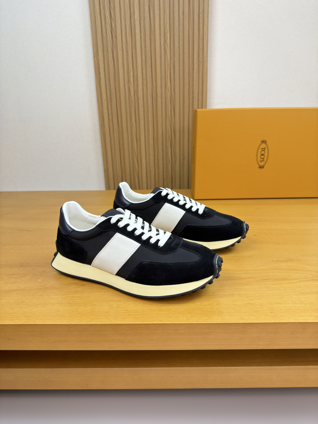 NO:756391,[TOD's] TOD's - high-end quality original casual sports shoes - upper Nappa calfskin, suede calfskin, brand high mercerized canvas fabric, tongue. Air pressure brand logo - lining water-dyed cowhide - outsole ultra-light wear-resistant velvet rubber; two-color molded outsole - ultra-high quality control, fine workmanship highlighted (high-end, luxury, grade) -Size  38-44 (45, can be customized)·TD0157,,Tod's,sneakers,cowhide19860909【TOD's】托德斯 -高端品质 原单·休闲运动鞋 -鞋面纳帕小牛皮、反绒小牛皮、品牌高丝光帆布布匹、鞋舌.空压品牌logo -内里水染牛皮 -大底超轻耐磨绒·橡胶；双色成型大底 -超高品控·做工精细凸显(高端·贵气·档次) -Size 38-44（45,可订做)·TD0157,,Tod's,sneakers,cowhide,Men's shoes