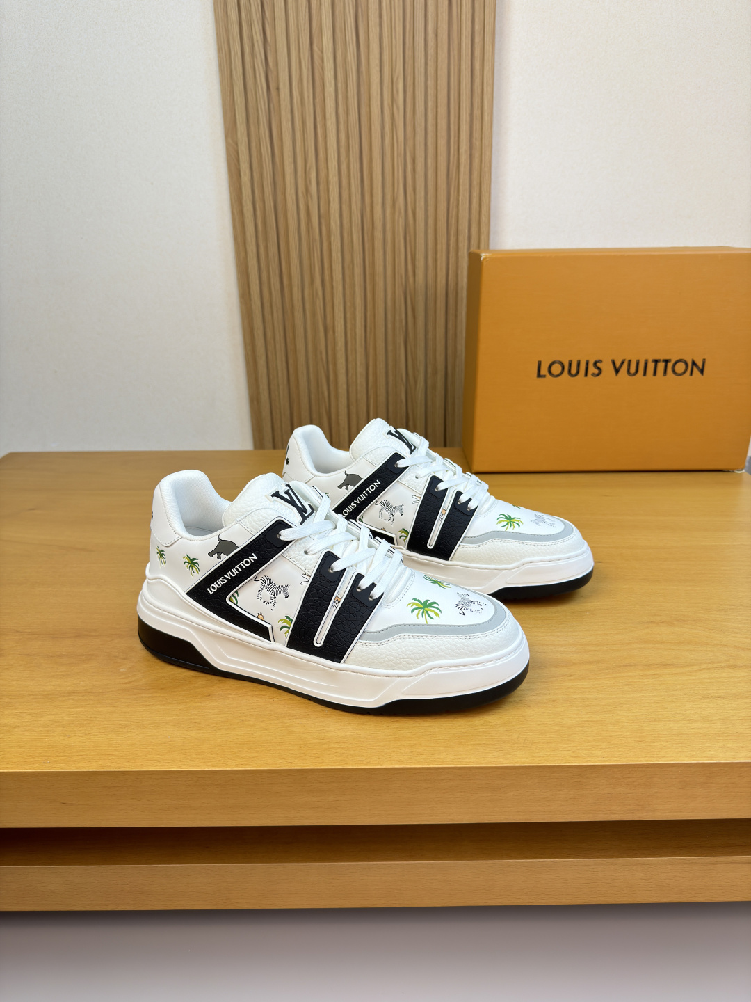 NO:778444,[Louis Vuitton] Louis Vuitton - High-end quality original order·Casual sports shoes - Upper with pebbled calfskin, Nappa calfskin. Color-printed high-frequency brand totem, shoe body. Sewn brand plastic module, tongue. Sewn plastic logo, heel; silk-screened high-frequency brand totem - Lining brand canvas - Outsole ultra-light original TPU foam; two-color molded outsole  -Ultra-high quality control, exquisite workmanship (high-end, luxury, grade) -Size 39-44 (38, 45, can be customized)·L0111,, louis vuitton, louis vuitton, sneakers, cowhide19860909【Louis Vuitton】路易威登 -高端品质 原单·休闲运动鞋 -鞋面荔纹小牛皮、纳帕小牛皮.彩印高周波品牌图腾、鞋身.车缝品牌塑胶模块、鞋舌.车缝塑胶logo、后跟；丝印高周波品牌图腾 -内里品牌帆布 -大底超轻原版TPU发泡；双色成型大底 -超高品控·做工精细凸显(高端·贵气·档次) -Size 39-44（38,45,可订做)·L0111,,louis vuitton,louis vuitton,sneakers,cowhide,Men's shoes