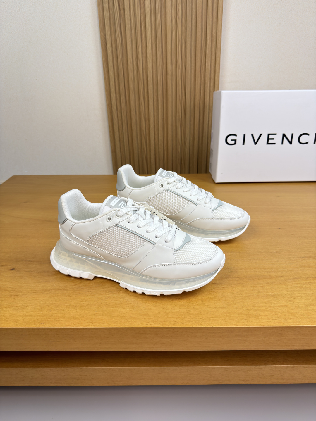 NO:778552,[GIVENCHY] Givenchy - high-end quality original casual sports shoes - upper; suede calfskin, brand hollow mesh canvas, tongue. Sewn brand logo cloth label, heel. Silk screen brand logo - brand canvas lining, feet; water-dyed cowhide - outsole ultra-light vacuum TPR.  39-44 (38,45, can be customized)·GVC0137,,givenchy,givenchy,sneakers,cowhide19860909【GIVENCHY】纪梵希 -高端品质 原单·休闲运动鞋 -鞋面；反绒小牛皮、品牌镂空网帆布、鞋舌.车缝品牌logo布标、后跟.丝印品牌logo -内里品牌帆布,垫脚；水染牛皮 -大底超轻抽真空TPR.橡胶; 组合成型气囊大底 -超高品控·做工精细凸显(高端·贵气·档次) -Size 39-44（38,45,可订做)·GVC0137,,givenchy,givenchy,sneakers,cowhide,Men's shoes