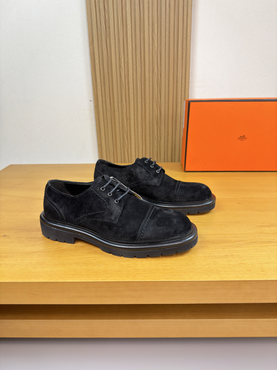 NO:779267,[HERMES] Hermès - High-end quality, original and formal leather shoes - Original high mercerized suede calfskin upper, upper stitching, perfect splicing - Water-dyed cowhide lining - Ultra-light TPU foam outsole, genuine leather welt; combined molded outsole - Ultra-high quality control, fine workmanship highlighted (high-end, luxury, grade) -Size  39-45 (38,46, can be customized)·H0155,,hermes,hermes,cowhide19860909【 HERMES】爱马仕 -高端品质 原单·正装皮鞋 -鞋面原版高丝光反绒小牛皮、鞋面车缝线、完美拼接 -内里水染牛皮 -大底超轻TPU发泡·真皮沿条；组合成型大底 -超高品控·做工精细凸显(高端·贵气·档次) -Size 39-45（38,46,可订做)·H0155,,hermes,hermes,cowhide,Men's shoes