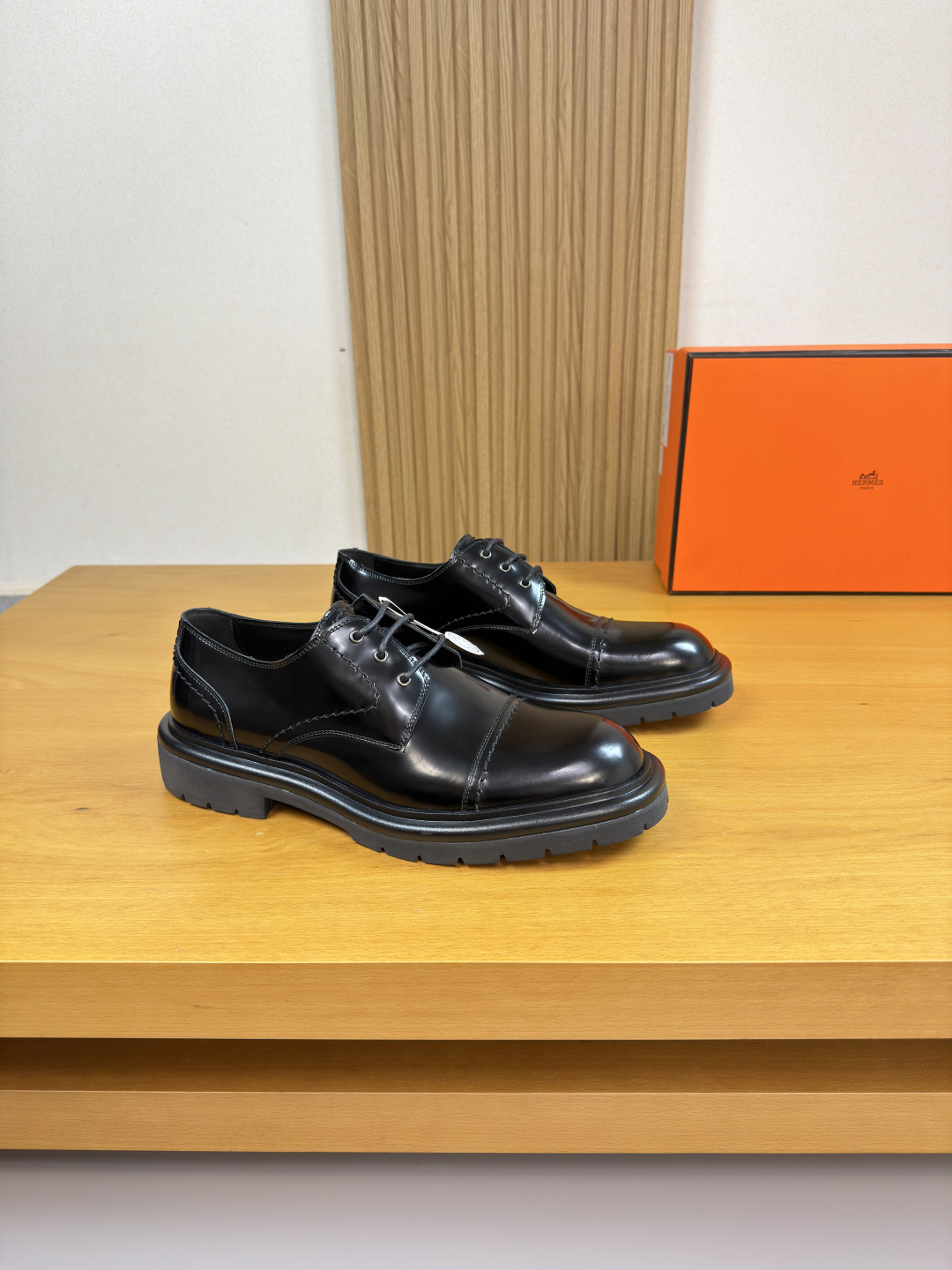 NO:779236,[HERMES] Hermès - High-end quality original order·Formal leather shoes -Original open-edge beaded calfskin on the upper, stitching on the upper, perfect splicing -Water-dyed cowhide on the inside -Ultra-light TPU foam outsole·leather welt; combined molded outsole -Super high quality control·Fine workmanship highlights (high-end·luxury·grade) -Size  39-45 (38,46, can be customized)·H0155,,hermes,hermes,cowhide19860909【 HERMES】爱马仕 -高端品质 原单·正装皮鞋 -鞋面原版开边珠小牛皮、鞋面车缝线、完美拼接 -内里水染牛皮 -大底超轻TPU发泡·真皮沿条；组合成型大底 -超高品控·做工精细凸显(高端·贵气·档次) -Size 39-45（38,46,可订做)·H0155,,hermes,hermes,cowhide,Men's shoes