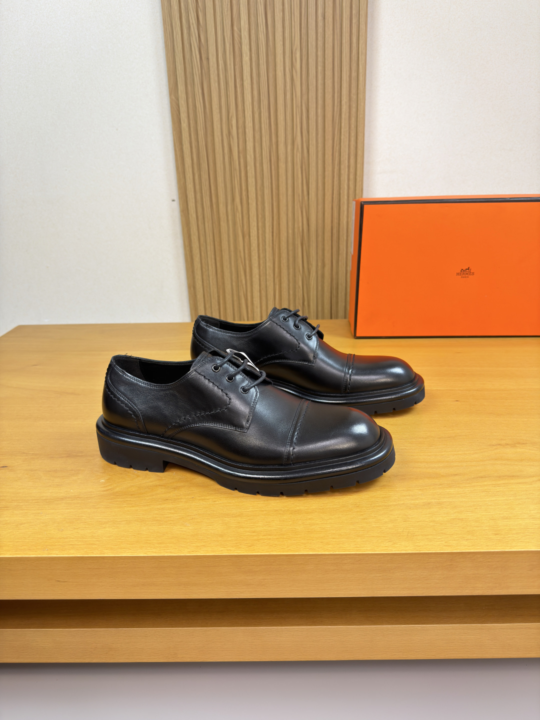 NO:779240,[HERMES] Hermès - High-end quality original order·Formal leather shoes -Original Nappa calf leather on the upper, stitching on the upper, perfect splicing -Water dyed cowhide on the inside -Ultra-light TPU foam on the outsole·Genuine leather welt; combined molded outsole -Super high quality control·Fine workmanship highlighted (high-end·luxury·grade) -Size  39-45 (38,46, can be customized)·H0155,,hermes,hermes,cowhide19860909【 HERMES】爱马仕 -高端品质 原单·正装皮鞋 -鞋面原版纳帕小牛皮、鞋面车缝线、完美拼接 -内里水染牛皮 -大底超轻TPU发泡·真皮沿条；组合成型大底 -超高品控·做工精细凸显(高端·贵气·档次) -Size 39-45（38,46,可订做)·H0155,,hermes,hermes,cowhide,Men's shoes