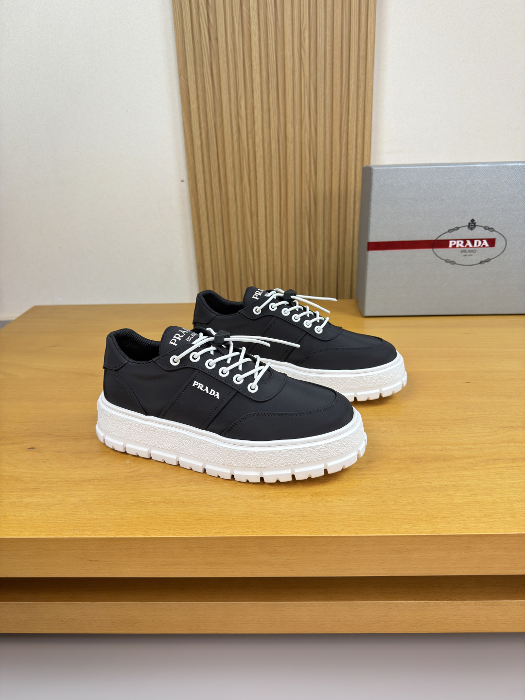 NO:779244,[PRADA] Prada - high-end quality original order casual sports shoes - upper brand high mercerized canvas, shoe body, brand logo metal fasteners, tongue, silk screen brand logo - brand mesh canvas lining, feet; water-dyed cowhide - outsole ultra-light TPU foam; molded outsole - ultra-high quality control, fine workmanship highlighted (high-end, luxury, grade) -Size  38-44 (45, can be customized)·PR0135,,prada,prada,sneakers,cowhide19860909【PRADA】普拉达  -高端品质 原单·休闲运动鞋 -鞋面品牌高丝光帆布、鞋身.品牌logo金属扣件、鞋舌.丝印品牌logo -内里品牌网帆布,垫脚；水染牛皮 -大底超轻TPU发泡；成型大底 -超高品控·做工精细凸显(高端·贵气·档次) -Size 38-44（45,可订做)·PR0135,,prada,prada,sneakers,cowhide,Men's shoes