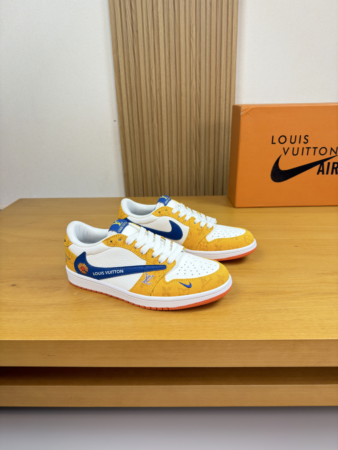 NO:779892,[Louis Vuitton-AIR] Louis Vuitton co-branded model - high-end quality original casual sports shoes - upper pebbled calfskin, brand totem cloth, tongue, brand logo leather label, heel. embroidered brand logo - lining brand canvas - outsole original TPR·rubber·two-color molded outsole -super high quality control·fine workmanship·highlight (high-end·luxury·grade)  -Size39-44 (38, 45, 46, can be customized)·0150,,louis vuitton,louis vuitton,cowhide19860909【Louis Vuitton-AIR】路易威登 联名款 -高端品质 原单·休闲运动板鞋 -鞋面荔纹小牛皮、品牌图腾布匹、鞋舌.品牌logo皮标、后跟.刺绣品牌logo -内里品牌帆布 -大底原版TPR·橡胶·双色成型大底 -超高品控·做工精细·凸显(高端·贵气·档次) -Size39-44（38,45,46,可订做)·0150,,louis vuitton,louis vuitton,cowhide,Men's shoes