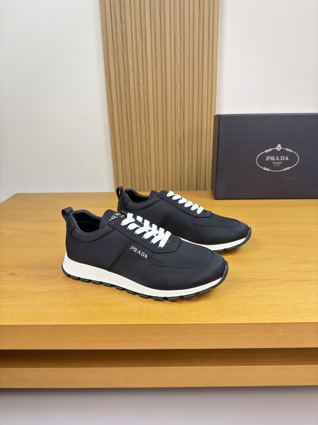 NO:779469,[PRADA] Prada - High-end quality original order·Casual sports shoes -Upper imported brand high mercerized canvas, shoe body. Tongue. Silk screen brand LOGO, heel. Brand webbing -Water-dyed cowhide inside -Outsole ultra-light TPU foam·Rubber two-color molded outsole -Ultra-high quality control·Fine workmanship highlights (high-end·luxury·grade) -Size  39-44 (38.45.46. Can be customized)·0666,,prada,prada,sneakers,cowhide19860909【PRADA】普拉达 -高端品质 原单·休闲运动鞋 -鞋面进口品牌高丝光帆布、鞋身.鞋舌.丝印品牌LOGO、后跟.品牌织带 -内里水染牛皮 -大底超轻TPU发泡·橡胶双色成型大底 -超高品控·做工精细凸显(高端·贵气·档次) -Size 39-44（38.45.46.可订做)·0666,,prada,prada,sneakers,cowhide,Men's shoes