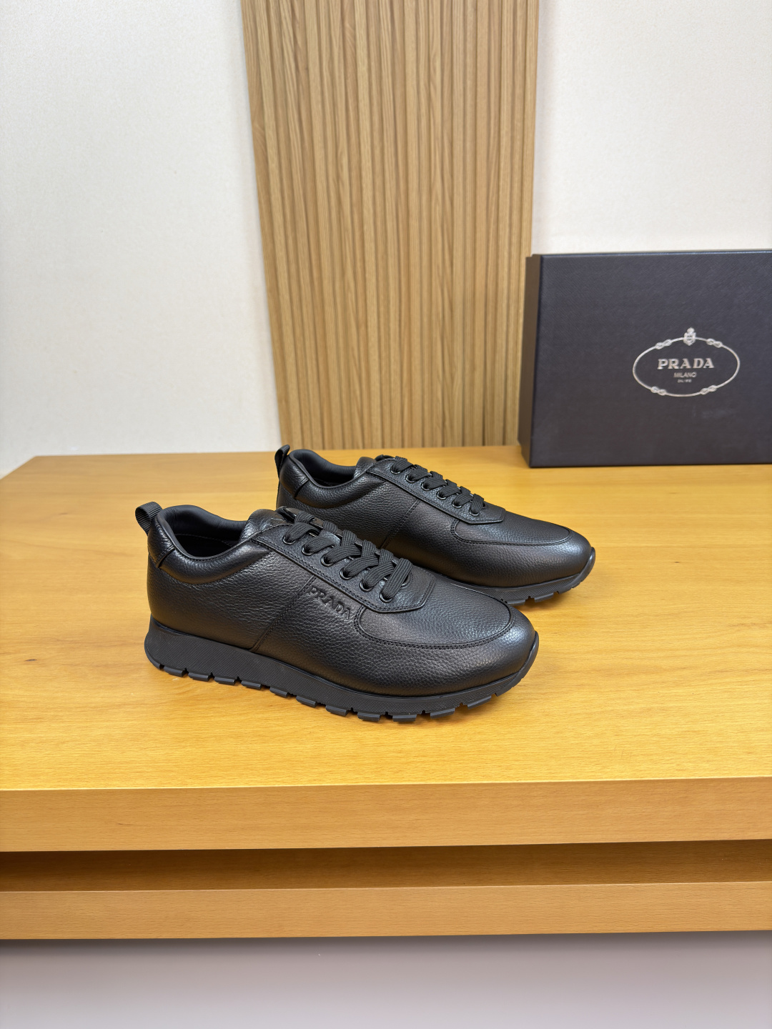 NO:779473,[PRADA] Prada - high-end quality original order casual sports shoes - imported pebbled calfskin upper, shoe body, tongue, air pressure brand LOGO, heel, brand webbing - water-dyed cowhide inside - outsole ultra-light TPU foam · rubber two-color molded outsole - ultra-high quality control · fine workmanship highlighted (high-end, luxury, grade) -Size  39-44 (38.45.46. Can be customized)·0666,,prada,prada,sneakers,cowhide19860909【PRADA】普拉达 -高端品质 原单·休闲运动鞋 -鞋面进口荔纹小牛皮、鞋身.鞋舌.空压品牌LOGO、后跟.品牌织带 -内里水染牛皮 -大底超轻TPU发泡·橡胶双色成型大底 -超高品控·做工精细凸显(高端·贵气·档次) -Size 39-44（38.45.46.可订做)·0666,,prada,prada,sneakers,cowhide,Men's shoes
