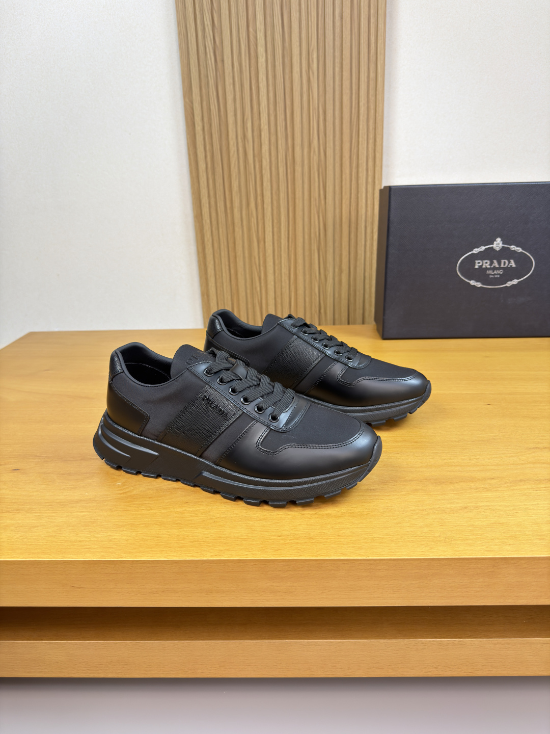 NO:779477,[PRADA] Prada - high-end quality original casual sports shoes - imported open-edge beaded calfskin upper, brand high mercerized canvas, shoe body, brand logo metal fasteners, tongue, hot brand LOGO, heel. Brand webbing - water-dyed cowhide inside - ultra-light TPU foam outsole, rubber two-color molded outsole - ultra-high quality control, fine workmanship highlighted (high-end, luxury, grade) -Size  39-44 (38.45.46. Can be customized)·0666,,prada,prada,sneakers,cowhide19860909【PRADA】普拉达 -高端品质 原单·休闲运动鞋 -鞋面进口开边珠小牛皮、品牌高丝光帆布、鞋身.品牌logo金属扣件、鞋舌.热切品牌LOGO、后跟.品牌织带 -内里水染牛皮 -大底超轻TPU发泡·橡胶双色成型大底 -超高品控·做工精细凸显(高端·贵气·档次) -Size 39-44（38.45.46.可订做)·0666,,prada,prada,sneakers,cowhide,Men's shoes