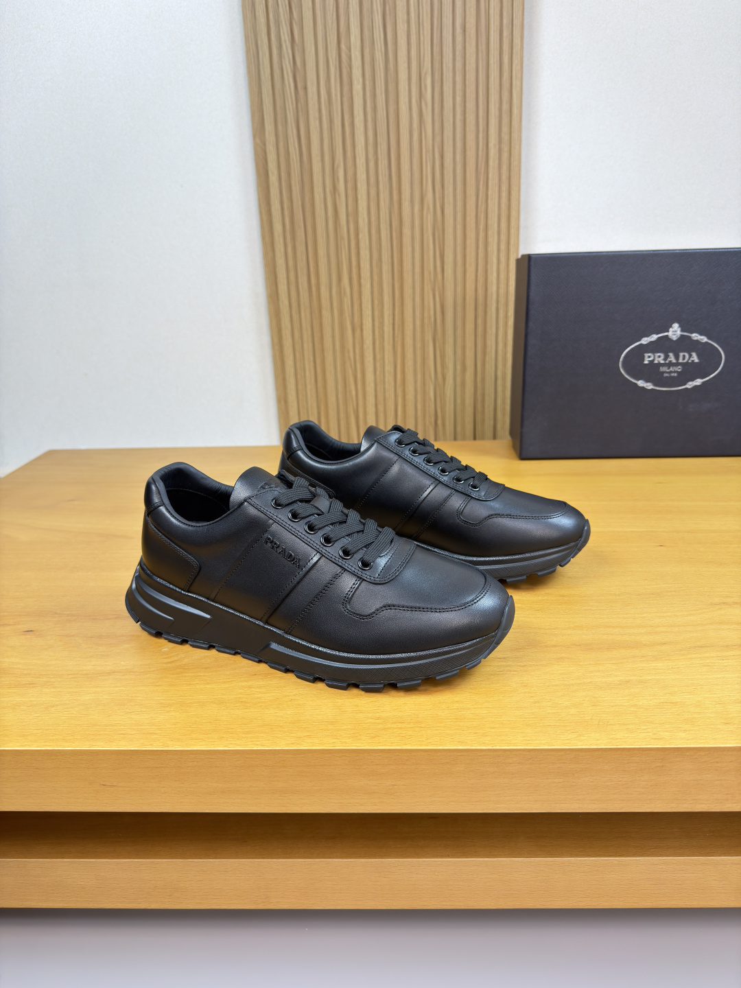NO:779481,[PRADA] Prada - high-end quality original order casual sports shoes - upper imported Nappa calfskin, shoe body, tongue, air pressure brand LOGO - water-dyed cowhide lining - outsole ultra-light TPU foam · rubber two-color molded outsole - ultra-high quality control · fine workmanship highlighted (high-end · luxury · grade) -Size  39-44 (38.45.46. Can be customized)·0666,,prada,prada,sneakers,cowhide19860909【PRADA】普拉达 -高端品质 原单·休闲运动鞋 -鞋面进口纳帕小牛皮、鞋身.鞋舌.空压品牌LOGO -内里水染牛皮 -大底超轻TPU发泡·橡胶双色成型大底 -超高品控·做工精细凸显(高端·贵气·档次) -Size 39-44（38.45.46.可订做)·0666,,prada,prada,sneakers,cowhide,Men's shoes