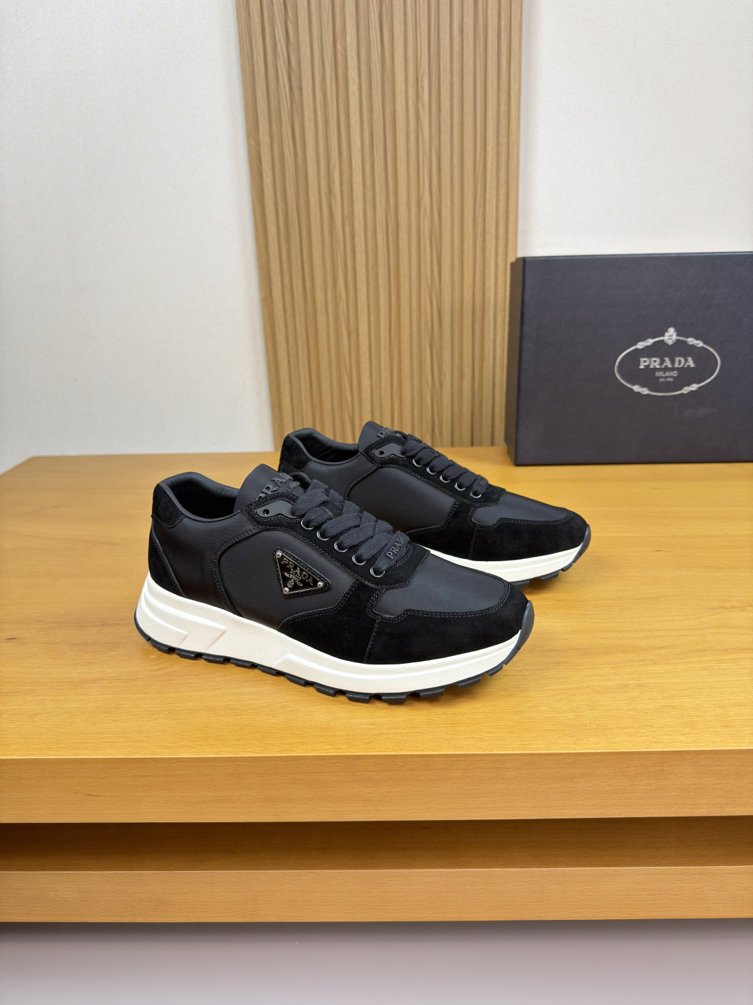 NO:779485,[PRADA] Prada - high-end quality original single casual sports shoes - upper imported high mercerized suede calfskin, branded high mercerized canvas, shoe body, brand metal fasteners, tongue, injection molded LOGO, heel. Air-pressured brand logo - Perforated water-dyed cowhide inside - Outsole ultra-light TPU foam · Rubber two-color molded outsole - Ultra-high quality control · Fine workmanship highlights (high-end, luxury, grade) -Size  38-44 (45.46. Can be customized)·0666,,prada,prada,sneakers,cowhide19860909【PRADA】普拉达 -高端品质 原单·休闲运动鞋 -鞋面进口高丝光反绒小牛皮、品牌高丝光帆布、鞋身.品牌金属扣件、鞋舌.注塑LOGO、后跟.空压品牌logo -内里打孔水染牛皮 -大底超轻TPU发泡·橡胶双色成型大底 -超高品控·做工精细凸显(高端·贵气·档次) -Size 38-44（45.46.可订做)·0666,,prada,prada,sneakers,cowhide,Men's shoes