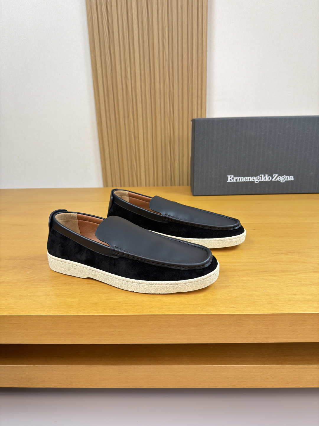 NO:779463,[Zegna] Ermenegildo Zegna - high-end quality original slip-on casual sports sneakers - original nappa calfskin upper, suede calfskin, hand-stitched mark thread on the shoe edge, hand-painted edge technology, anti-hidden stitching technology on the bottom edge, a slip-on for lazy people - water-dyed cowhide inside - ultra-light TPR outsole - rubber molded outsole - ultra-high quality control, fine workmanship (high-end, luxury, grade) -Size:  39-44 (38,45, can be customized)·Z0231,,zegna,cowhide19860909【Zegna】杰尼亚 -高端品质 原单·套脚休闲运动板鞋 -鞋面原版纳帕小牛皮、反绒小牛皮、鞋丹手工串缝马克线、手工涂边工艺、底边车反暗线工艺、懒人穿脱一脚蹬 -内里水染牛皮 -大底超轻TPR·橡胶成型大底 -超高品控·做工精细凸显(高端·贵气·档次) -Size: 39-44（38,45,可订做)·Z0231,,zegna,cowhide,Men's shoes