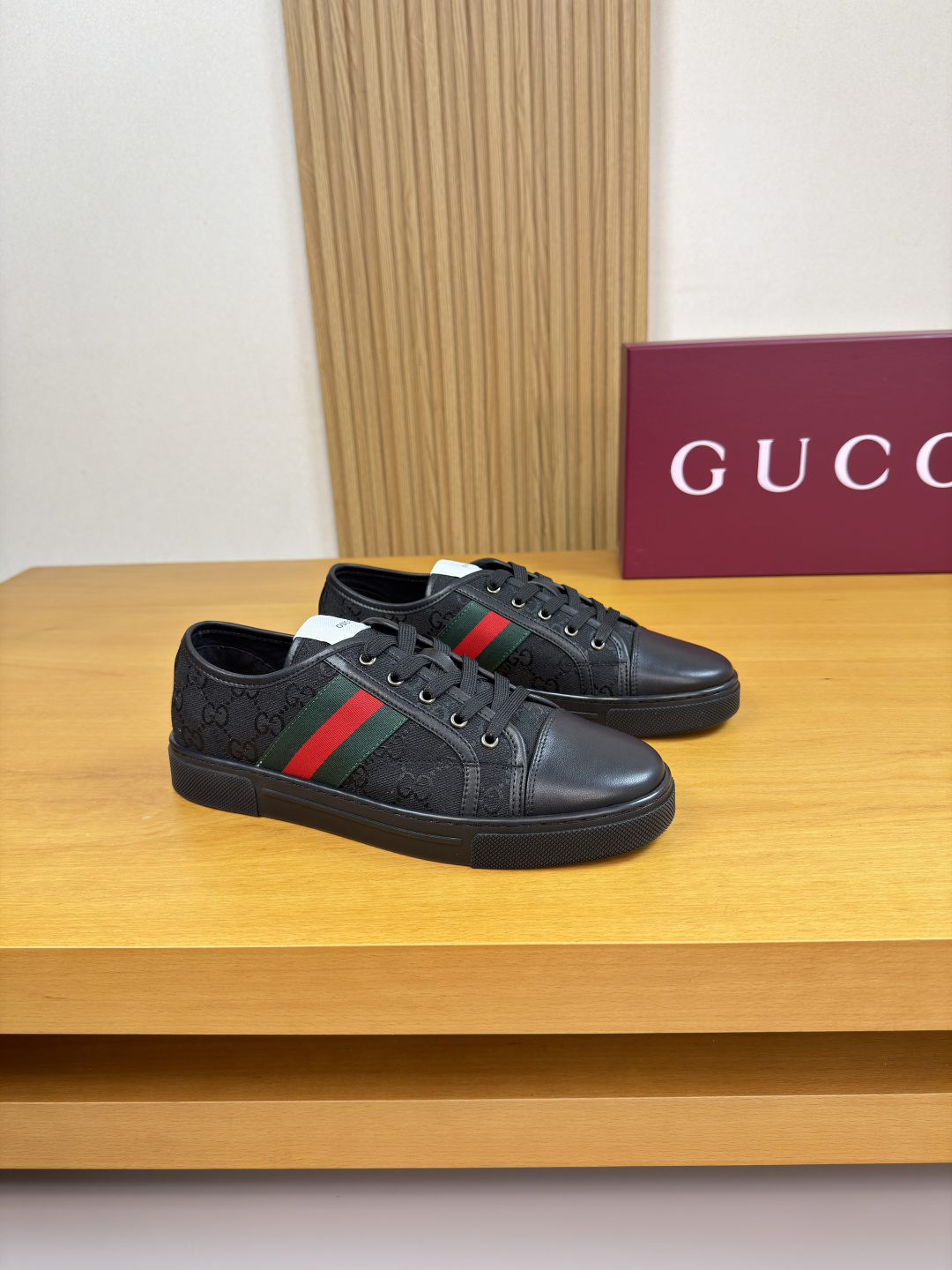 NO:779470,[Gucci] Gucci - High-end quality original single, couple wear, casual sports sneakers - Upper Nappa calfskin, shoe body. Brand totem cloth. Brand webbing, tongue. Brand logo cloth label - Water-dyed mixed sheepskin lining - Outsole ultra-light TPR rubber; molded outsole - Ultra-high quality control, fine workmanship highlighted (high-end, luxury, grade) -Size  36-44 (female 35.40, male 38.45.46, can be customized)·GC7082,,gucci,gucci,cowhide,sheepskin19860909【Gucci】古驰 -高端品质 原单·情侣装·休闲运动板鞋 -鞋面纳帕小牛皮、鞋身.品牌图腾布匹.品牌织带、鞋舌.品牌logo布标 -内里水染混种羊皮 -大底超轻TPR·橡胶；成型大底 -超高品控·做工精细凸显(高端·贵气·档次) -Size 36-44（女35.40,男38.45.46,可订做)·GC7082,,gucci,gucci,cowhide,sheepskin,Men's shoes