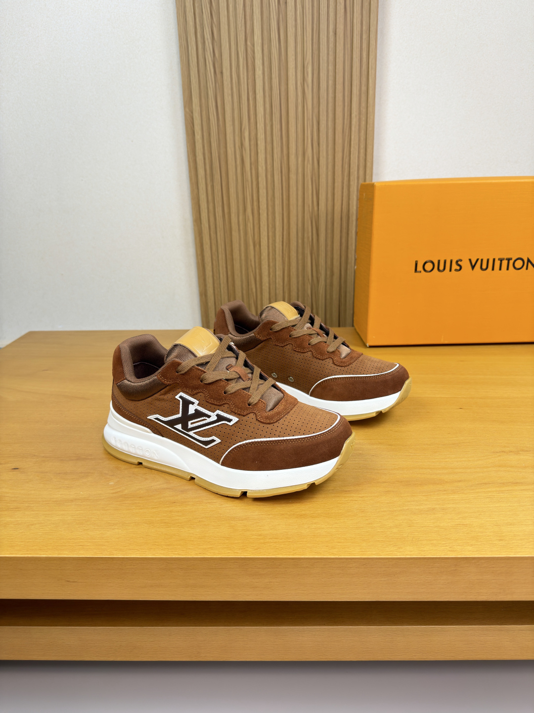 NO:779667,[Louis Vuitton] Louis Vuitton - high-end quality original order casual sports shoes - upper suede calfskin, frosted calfskin perforation technology, shoe body sewn brand totem, tongue, sewn brand leather label, heel. Silk screen brand logo - inner brand canvas - outsole ultra-light TPU foam rubber; molded outsole - ultra-high quality control, fine workmanship highlighted (high-end, luxury, grade) -Size  39-44 (38, 45, 46, can be customized)·L0179,,louis vuitton,louis vuitton,sneakers,cowhide19860909【Louis Vuitton】路易威登 -高端品质 原单·休闲运动鞋 -鞋面反绒小牛皮、磨砂小牛皮打孔工艺、鞋身车缝品牌图腾、鞋舌.车缝品牌皮标、后跟.丝印品牌Logo -内里品牌帆布 -大底超轻TPU发泡·橡胶；成型大底 -超高品控·做工精细凸显(高端·贵气·档次) -Size 39-44（38、45,46,可订做)·L0179,,louis vuitton,louis vuitton,sneakers,cowhide,Men's shoes