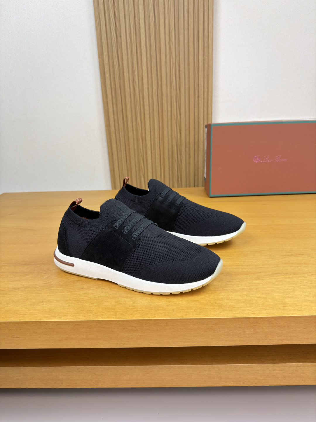 NO:779715,[Loro piana] LP Nuoyou Piana - high-end quality original casual sports shoes - original suede calfskin upper, original fly-knit (knitted) cloth, tongue brand elastic band, heel brand logo webbing - inner padding; water-dyed cowhide - outsole ultra-light TPU foam rubber; two-color molded outsole - ultra-high quality control and fine workmanship (high-end, luxury, grade) -Size  39-44 (38, 45, 46, can be customized)·0122,,loro piana,loro piana,sneakers,cowhide19860909【Loro piana】LP诺悠翩雅  -高端品质 原单·休闲运动鞋 -鞋面原版反绒小牛皮、原版飞织（针织）布匹、鞋舌品牌松紧带、后跟品牌logo织带 -内里垫脚；水染牛皮 -大底超轻TPU发泡·橡胶；双色成型大底 -超高品控·做工精细凸显(高端·贵气·档次) -Size 39-44（38,45,46,可订做)·0122,,loro piana,loro piana,sneakers,cowhide,Men's shoes