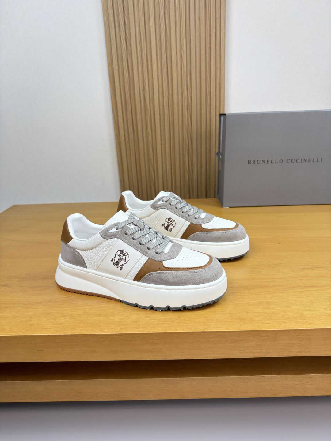 NO:779720,[Brunello Cucinelli] Brunello Cucinelli - high-end quality original casual sports sneakers - imported pebbled calfskin, suede calfskin upper, shoe body. Sewn plastic brand totem - water-dyed cowhide lining - ultra-light TPU foam rubber outsole; two-color molded outsole - ultra-high quality control, fine workmanship highlighted (high-end, luxury, grade) -Size  39-44 (38,45, can be customized)·BC0122,, brunello cucinelli,cowhide19860909【 Brunello Cucinelli】布鲁内洛·库奇内利 -高端品质 原单·休闲运动板鞋 -鞋面进口荔纹小牛皮、反绒小牛皮、鞋身.车缝塑胶品牌图腾 -内里水染牛皮 -大底超轻TPU发泡·橡胶；双色成型大底 -超高品控·做工精细凸显(高端·贵气·档次) -Size 39-44（38,45,可订做)·BC0122,,brunello cucinelli,cowhide,Men's shoes