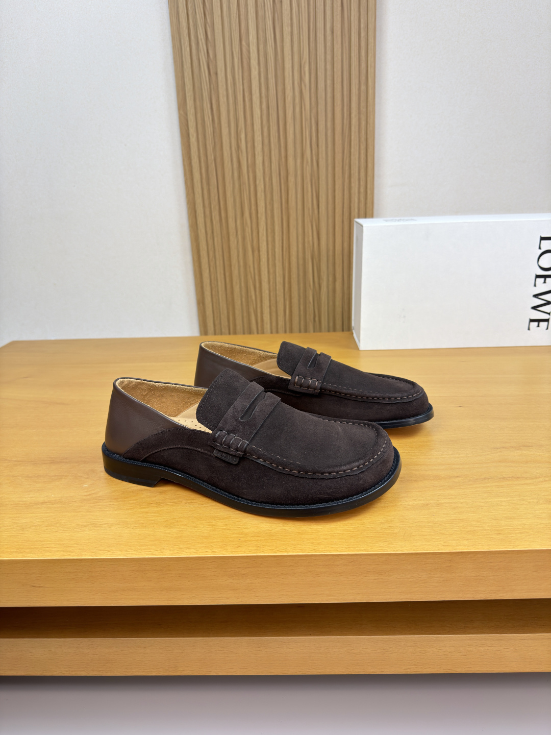NO:780221,[LOEWE] Loewe - high-end quality original leather shoes - imported nappa calfskin upper, high mercerized suede calfskin, hand-stitched mark thread on the shoe body, air-pressured brand logo leather label sewn on the shoe body, brand cross-arm decoration - water-dyed cowhide inside  39-44 (38, 45, 46, can be customized)·LEW0234,,loewe,loewe,cowhide,Leather soles19860909【LOEWE】罗意威 -高端品质 原单·正装皮鞋 -鞋面进口纳帕小牛皮、高丝光反绒小牛皮、鞋丹手工串缝马克线、鞋身车缝空压品牌logo皮标、品牌横担装饰 -内里水染牛皮 -大底超轻真皮·橡胶；组合成型真皮大底 -超高品控·做工精细凸显(高端·贵气·档次) -Size 39-44（38,45,46,可订做)·LEW0234,,loewe,loewe,cowhide,Leather soles,Men's shoes