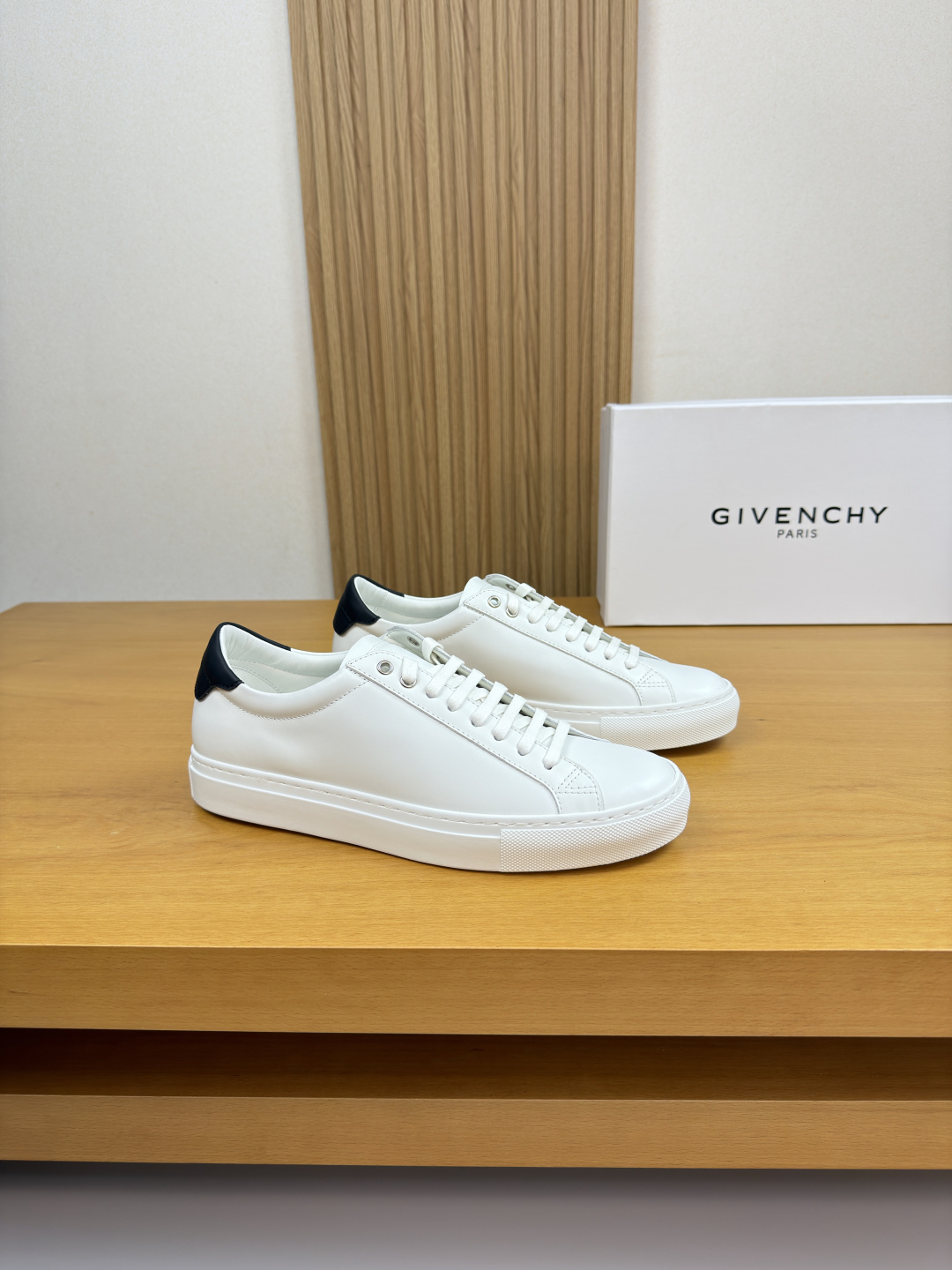 NO:780225,[GIVENCHY] Givenchy - high-end quality original casual sports sneakers - upper imported Nappa calfskin, suede calfskin - lining water-dyed cowhide - outsole ultra-light TPR rubber; molded outsole - ultra-high quality control · fine workmanship highlights (high-end · extravagance · grade) -Size 38-44 (45, 46, size can be customized) · B0182,,givenchy,givenchy,cowhide19860909【 GIVENCHY】纪梵希 -高端品质 原单·休闲运动板鞋 -鞋面进口纳帕小牛皮、反绒小牛皮 -内里水染牛皮 -大底超轻TPR·橡胶；成型大底 -超高品控·做工精细凸显( 高端·贵气·档次 ) -Size 38-44（45,46,码可订做)·B0182,,givenchy,givenchy,cowhide,Men's shoes