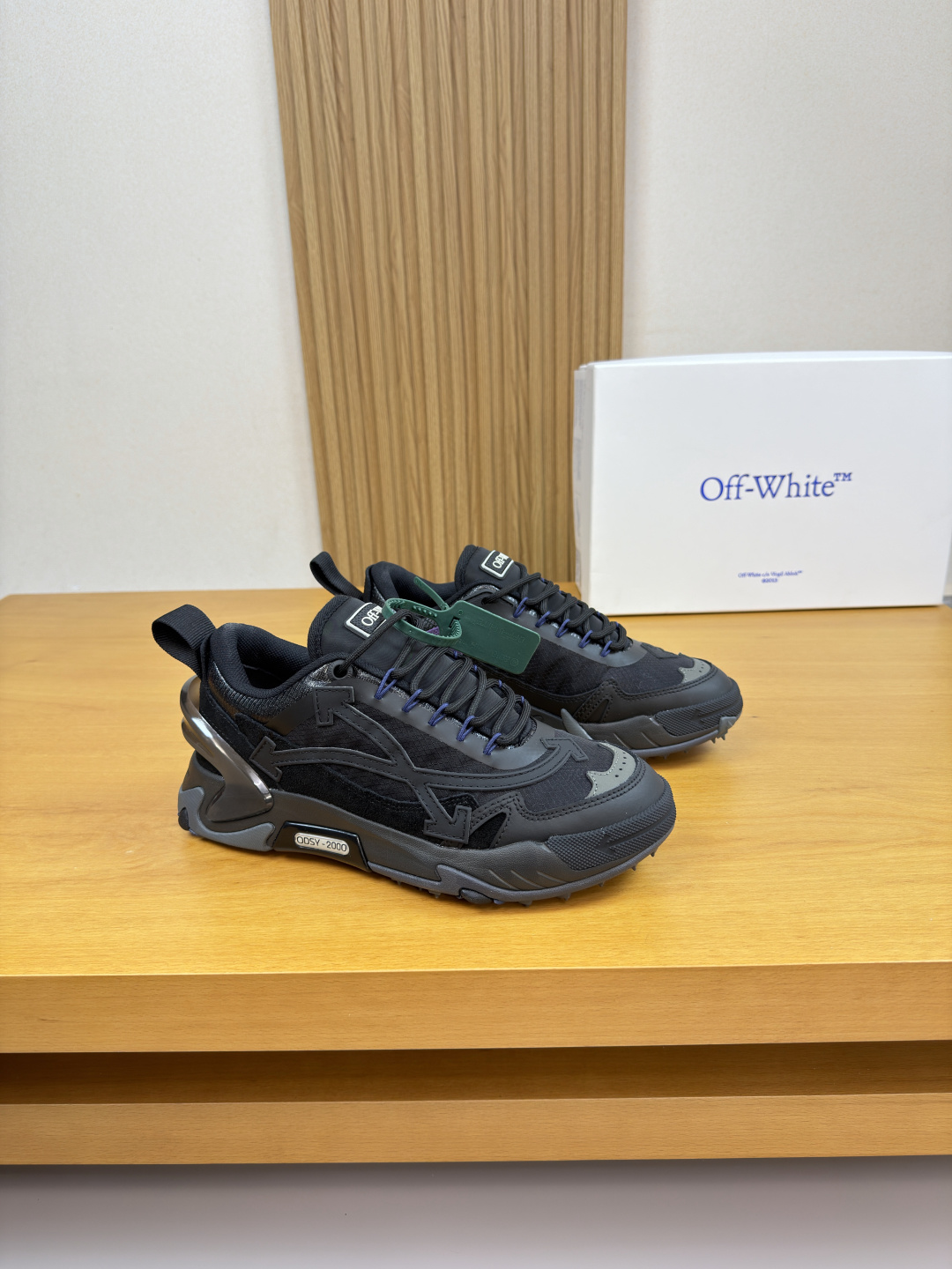 NO:780513,[off-white] -High-end quality original single casual sports shoes for couples -Upper imported environmentally friendly leather, suede cowhide, brand high mercerized hollow mesh canvas, brand webbing, shoe body, tongue, sewn brand plastic LOGO module -Inner brand canvas -Outsole ultra-light TPU foam rubber; two-color molded outsole -Ultra-high quality control, fine workmanship highlighted (high-end, luxury, grade) -Size  Same style for men and women 36-44 (Female 35. Men 45.46.47. Can be customized)·OF0256,,off white,sneakers,cowhide19860909【 off-white】 -高端品质 原单·情侣装休闲运动鞋 -鞋面进口环保皮、反绒牛皮、品牌高丝光镂空网帆布、品牌织带、鞋身.鞋舌.车缝品牌塑胶LOGO模块 -内里品牌帆布 -大底超轻TPU发泡·橡胶；双色成型大底 -超高品控·做工精细凸显(高端·贵气·档次) -Size 男女同款36-44（女35.男45.46.47.可订做)·OF0256,,off white,sneakers,cowhide,Men's shoes