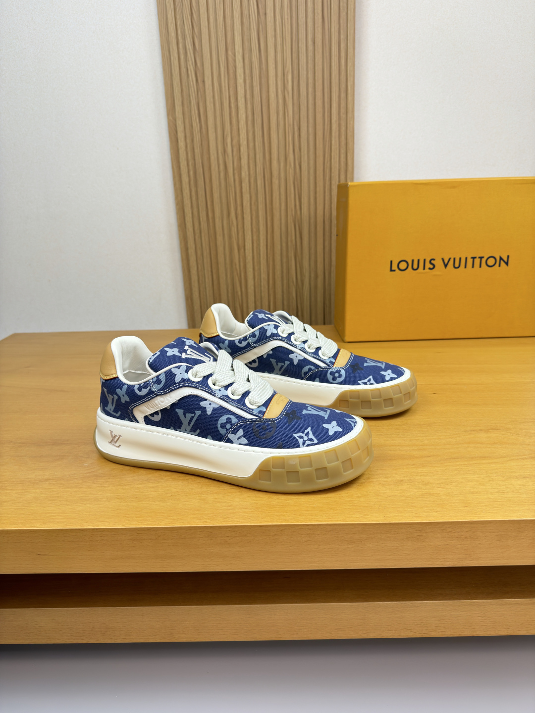 NO:780758,[Louis Vuitton] Louis Vuitton - high-end quality original casual sports shoes - upper Nappa calfskin, brand high mercerized canvas transfer brand totem, toe, shoe body, heel, air pressure brand logo, tongue, embroidered brand totem - water-dyed cowhide lining, foot pad; brand canvas - ultra-light original TPU foam rubber outsole; two-color molded outsole - ultra-high quality control, fine workmanship highlighted (high-end, luxury, grade)  -Size 39-44 (38,45, can be customized)·L0920,,louis vuitton,louis vuitton,sneakers,cowhide19860909【Louis Vuitton】路易威登 -高端品质 原单·休闲运动鞋 -鞋面纳帕小牛皮、品牌高丝光帆布转印品牌图腾、鞋头.鞋身.后跟.空压品牌logo、鞋舌.刺绣品牌图腾 -内里水染牛皮,垫脚；品牌帆布 -大底超轻原版TPU发泡.橡胶；双色成型大底 -超高品控·做工精细凸显(高端·贵气·档次) -Size 39-44（38,45,可订做)·L0920,,louis vuitton,louis vuitton,sneakers,cowhide,Men's shoes