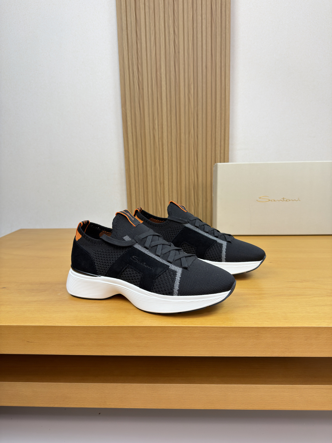 NO:780779,[SANTONI] Santoni - High-end quality original single casual sports shoes - Original high mercerized suede calfskin on the upper, brand fly-woven (knitted) cloth, tongue, heel, brand logo webbing - Inner foot pads. Water-dyed cowhide - Outsole ultra-light TPU foam. Rubber two-color molded outsole - Ultra-high quality control, fine workmanship highlighted (high-end, luxury, grade) -Size  38-44 (45,46, can be customized)·S0122,,sneakers,cowhide19860909【SANTONI】圣东尼 -高端品质 原单·休闲运动鞋 -鞋面原版高丝光反绒小牛皮、品牌飞织（针织）布匹、鞋舌.后跟.品牌logo织带 -内里垫脚.水染牛皮 -大底超轻TPU发泡.橡胶双色成型大底 -超高品控·做工精细凸显(高端·贵气·档次) -Size 38-44（45,46,可订做)·S0122,,sneakers,cowhide,Men's shoes