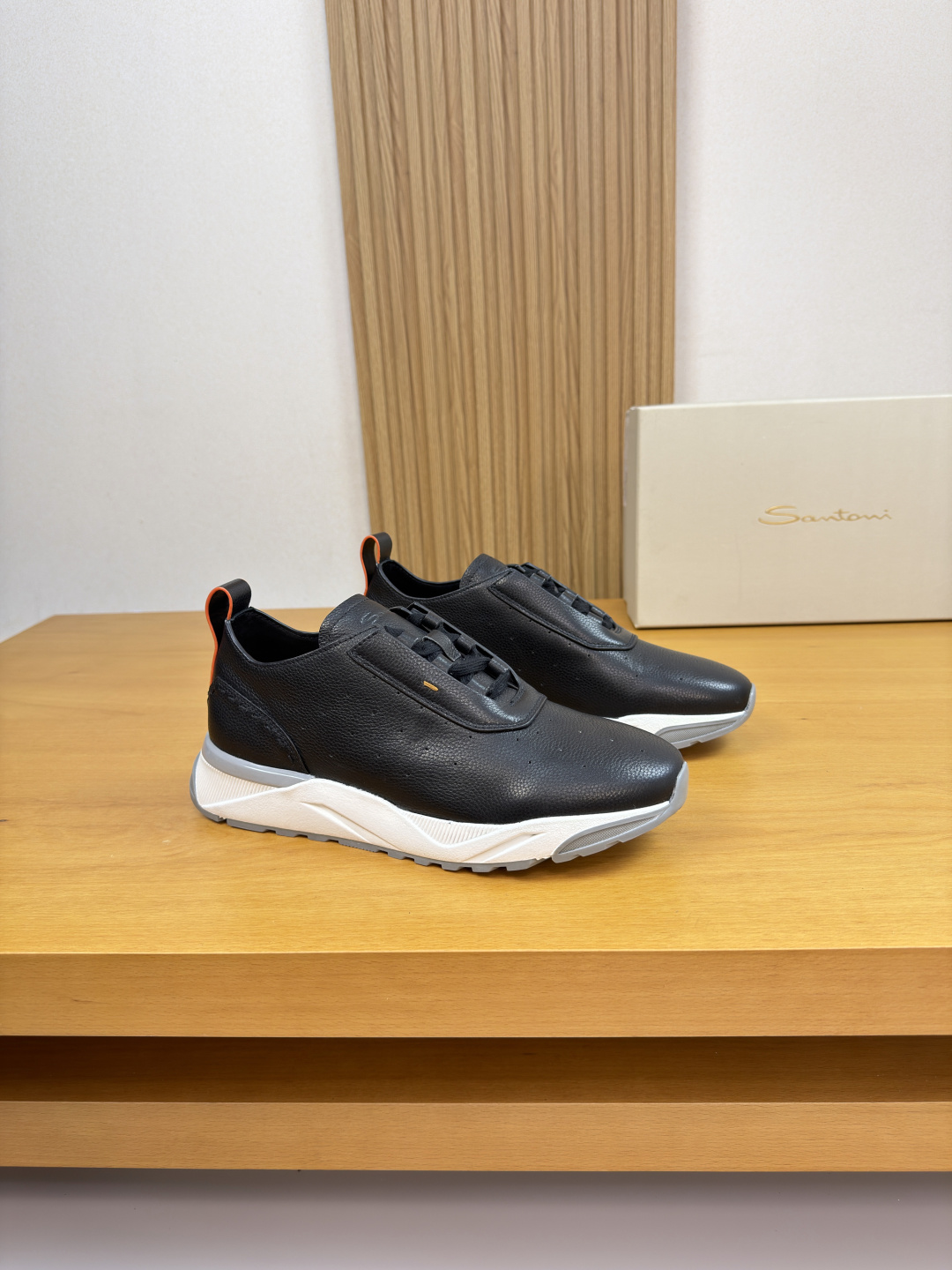 NO:780802,[SANTONI] Santoni - High-end quality original casual sports shoes - Original pebbled calfskin upper, brand fly-woven (knitted) cloth. High-frequency air pressure technology, heel. Brand logo webbing - Inner foot pads. Water-dyed cowhide - Outsole ultra-light TPU foam. Rubber two-color molded outsole - Ultra-high quality control, fine workmanship highlighted (high-end, luxury, grade) -Size  38-44 (45,46, can be customized)·S0122,,sneakers,cowhide19860909【SANTONI】圣东尼 -高端品质 原单·休闲运动鞋 -鞋面原版荔纹小牛皮、品牌飞织（针织）布匹.高周波空压工艺、后跟.品牌logo织带 -内里垫脚.水染牛皮 -大底超轻TPU发泡.橡胶双色成型大底 -超高品控·做工精细凸显(高端·贵气·档次) -Size 38-44（45,46,可订做)·S0122,,sneakers,cowhide,Men's shoes