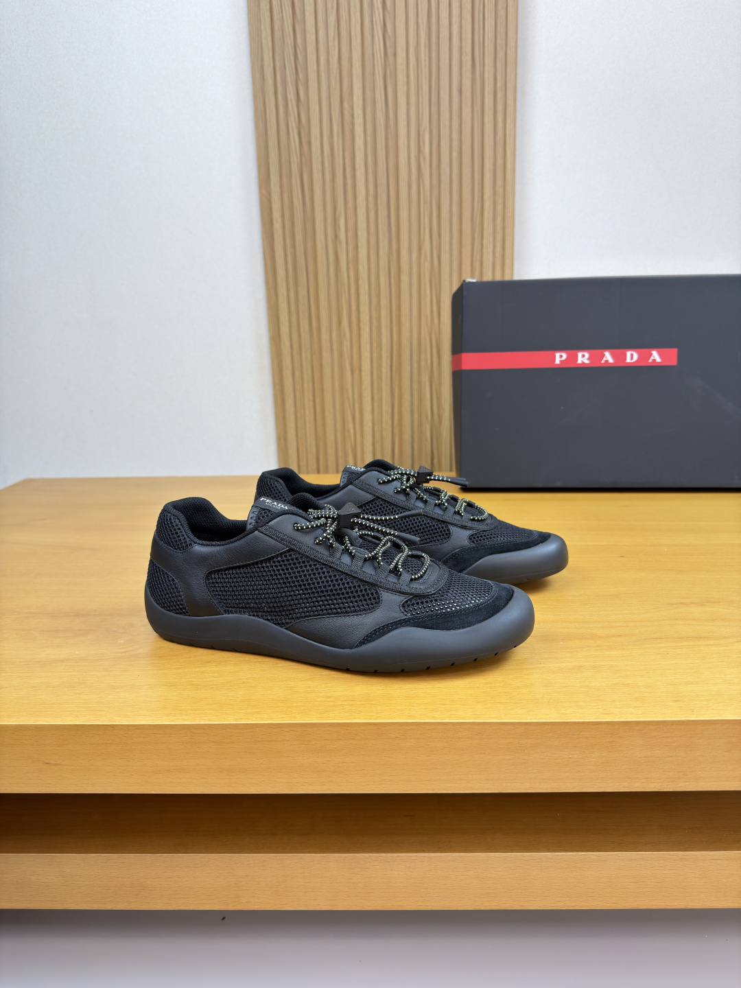 NO:781267,[PRADA] Prada - High-end quality original casual sports shoes - Imported nappa calfskin upper, high mercerized suede calfskin, brand hollow mesh canvas, shoe body. Brand metal fasteners, tongue. Brand LOGO cloth label - Brand canvas lining, foot pads; water-dyed cowhide - Ultra-light TPR rubber outsole - Ultra-high quality control and fine workmanship (high-end, luxury, grade) -Size  39-44 (38.45. Can be customized)·03858,,prada,prada,sneakers,cowhide19860909【PRADA】普拉达 -高端品质 原单·休闲运动鞋 -鞋面进口纳帕小牛皮、高丝光反绒小牛皮、品牌镂空网帆布、鞋身.品牌金属扣件、鞋舌.品牌LOGO布标 -内里品牌帆布,垫脚；水染牛皮 -大底超轻TPR·橡胶成型大底 -超高品控·做工精细凸显(高端·贵气·档次) -Size 39-44（38.45.可订做)·03858,,prada,prada,sneakers,cowhide,Men's shoes