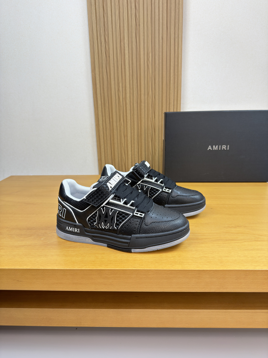 NO:783606,[AMIRI] AMIRI - High-end quality classic casual sports shoes·Couple wear - Original pebbled calfskin upper, Nappa calfskin, sewn brand module, tongue, brand logo cloth label, heel. Air pressure brand logo - Brand canvas lining - Outsole ultra-light TPR rubber; two-color molded outsole - Ultra-high quality control, exquisite workmanship (high-end, luxury, grade) -Size  Same style for men and women 36-44 (women 35,40, men 45,46, can be customized)·AM0225,,amiri,sneakers,cowhide19860909【 AMIRI】埃米尔 -高端品质 经典原单之休闲运动鞋·情侣装 -鞋面原版荔纹小牛皮、纳帕小牛皮、车缝品牌模块、鞋舌.品牌logo布标、后跟.空压品牌logo -内里品牌帆布 -大底超轻TPR·橡胶; 双色成型大底 -超高品控·做工精致凸显(高端·贵气·档次) -Size 男女同款36-44（女35,40,男45,46,可订做)·AM0225,,amiri,sneakers,cowhide,Men's shoes