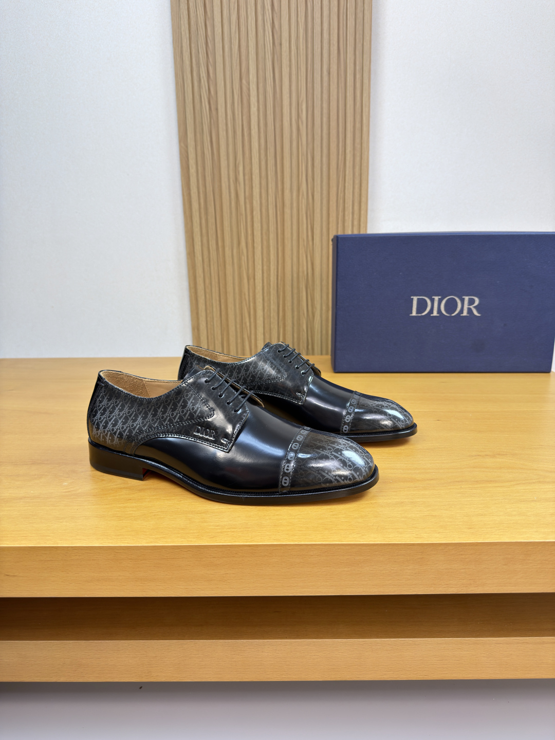 NO:781513,[Dior] Dior - High-end quality original order·Formal leather shoes - Original color-brushed open edge beaded calf leather on the upper, shoe ears. Air pressure brand logo - Water-dyed cow leather inside - Outsole ultra-light TPR rubber·genuine leather; combined molded leather outsole -Super high quality control·Fine workmanship highlights (high-end·luxury·grade) -Size  39-44 (38,45, can be customized)·0230,,dior,dior,cowhide,Leather soles19860909【 Dior】迪奥 -高端品质 原单·正装皮鞋 -鞋面原版擦色开边珠小牛皮、鞋耳.空压品牌logo -内里水染牛皮 -大底超轻TPR橡胶·真皮；组合成型真皮大底 -超高品控·做工精细凸显(高端·贵气·档次) -Size 39-44（38,45,可订做)·0230,,dior,dior,cowhide,Leather soles,Men's shoes