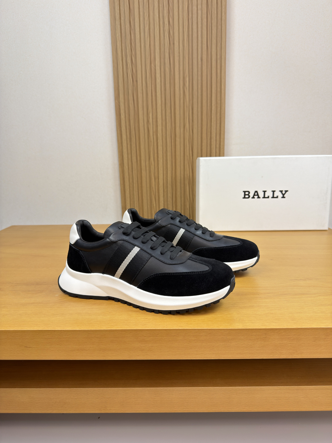 NO:781890,[BALLY] Bally - high-end quality original casual sports shoes - upper imported nappa calfskin, suede calfskin, shoe body sewn with brand webbing, tongue, sewn brand logo plastic module - lining water-dyed cowhide - outsole ultra-light TPU foam rubber; two-color molded outsole - ultra-high quality control, fine workmanship highlighted (high-end, luxury, grade) -Size  38-44 (45, can be customized)·BL0157,,bally,sneakers,cowhide19860909【 BALLY】巴利 -高端品质 原单·休闲运动鞋 -鞋面进口纳帕小牛皮、反绒小牛皮、鞋身车缝品牌织带、鞋舌.车缝品牌logo塑胶模块 -内里水染牛皮 -大底超轻TPU发泡·橡胶；双色成型大底 -超高品控·做工精细凸显(高端·贵气·档次) -Size 38-44（45,可订做)·BL0157,,bally,sneakers,cowhide,Men's shoes