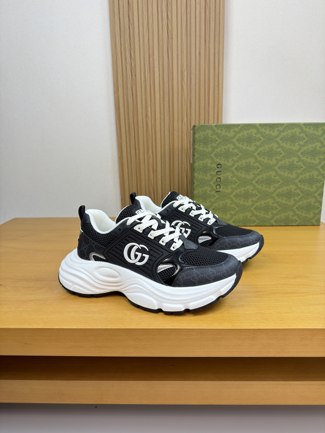 NO:782196,[Gucci] Gucci - High-end quality original single casual sports shoes - Brand totem PVC leather upper, brand hollow mesh canvas, shoe body, tongue; sewn brand plastic logo module - Brand canvas lining, feet; water-dyed cowhide - Outsole ultra-light TPU foam · Rubber two-color molded outsole - Ultra-high quality control · Fine workmanship highlights (high-end, luxury, grade) -Size  38-44 (45, can be customized)·G61850,,gucci,gucci,sneakers,cowhide19860909【Gucci】古驰  -高端品质 原单·休闲运动鞋 -鞋面品牌图腾PVC皮料、品牌镂空网帆布匹、鞋身、鞋舌；车缝品牌塑胶logo模块 -内里品牌帆布,垫脚；水染牛皮 -大底超轻TPU发泡·橡胶双色成型大底 -超高品控·做工精细凸显(高端·贵气·档次) -Size 38-44（45,可订做)·G61850,,gucci,gucci,sneakers,cowhide,Men's shoes