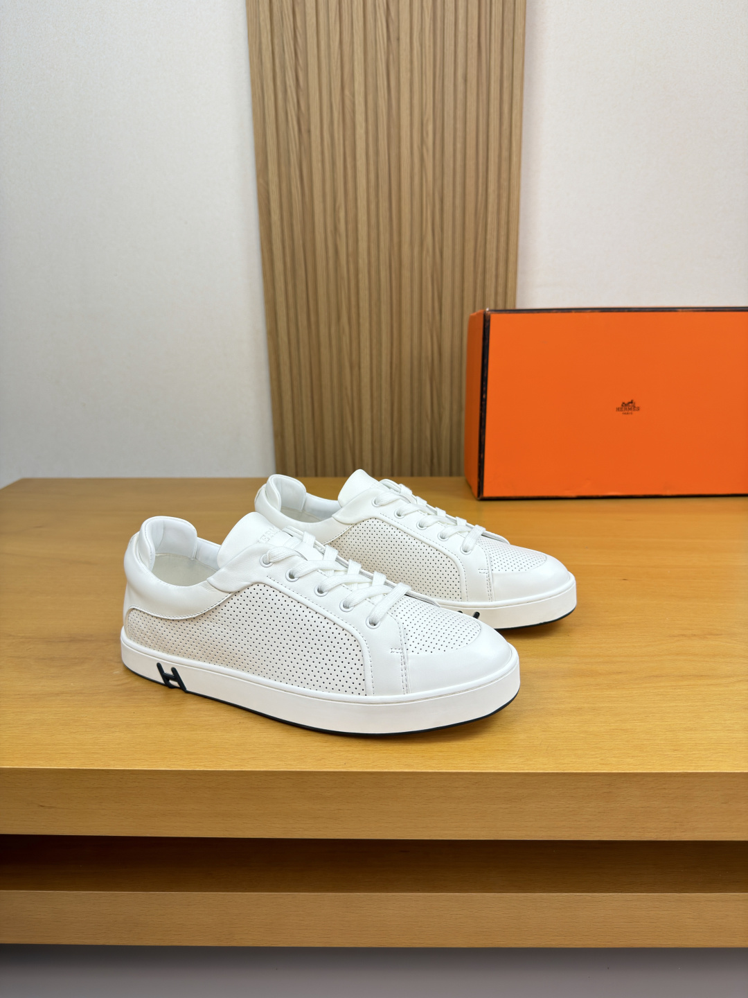 NO:782603,[HERMES] Hermès - high-end quality original casual sports sneakers - upper original Nappa calfskin, perforated calfskin, reverse hidden line technology - lining water-dyed cowhide - outsole ultra-light original TPR. Rubber · two-color molded outsole - ultra-high quality control · fine workmanship (high-end, luxury, grade) -Size 38-44 (45, can be customized)·H0116,,hermes,hermes,cowhide19860909【 HERMES】爱马仕 -高端品质 原单·休闲运动板鞋 -鞋面原版纳帕小牛皮、打孔小牛皮、车反暗线工艺 -内里水染牛皮 -大底超轻原版TPR.橡胶·双色成型大底 -超高品控·做工精细凸显(高端·贵气·档次) -Size 38-44（45,可订做)·H0116,,hermes,hermes,cowhide,Men's shoes
