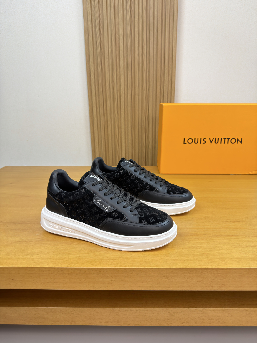 NO:782633,[Louis Vuitton] Louis Vuitton - high-end quality original order casual sports shoes - upper Nappa calfskin, suede calfskin. Air-pressure brand totem, tongue. Shoe body. Heel. Silk-printed high-frequency brand logo - Water-dyed cowhide lining - Ultra-light TPU foam outsole; Molded outsole - Ultra-high quality control, fine workmanship highlighted (high-end, luxury, grade) -Size  38-44 (45, can be customized)·L0117,,louis vuitton,louis vuitton,sneakers,cowhide19860909【Louis Vuitton】路易威登 -高端品质 原单·休闲运动鞋 -鞋面纳帕小牛皮、反绒小牛皮.空压品牌图腾、鞋舌.鞋身.后跟.丝印高周波品牌logo -内里水染牛皮 -大底超轻TPU发泡; 成型大底 -超高品控·做工精细凸显(高端·贵气·档次) -Size 38-44（45,可订做)·L0117,,louis vuitton,louis vuitton,sneakers,cowhide,Men's shoes