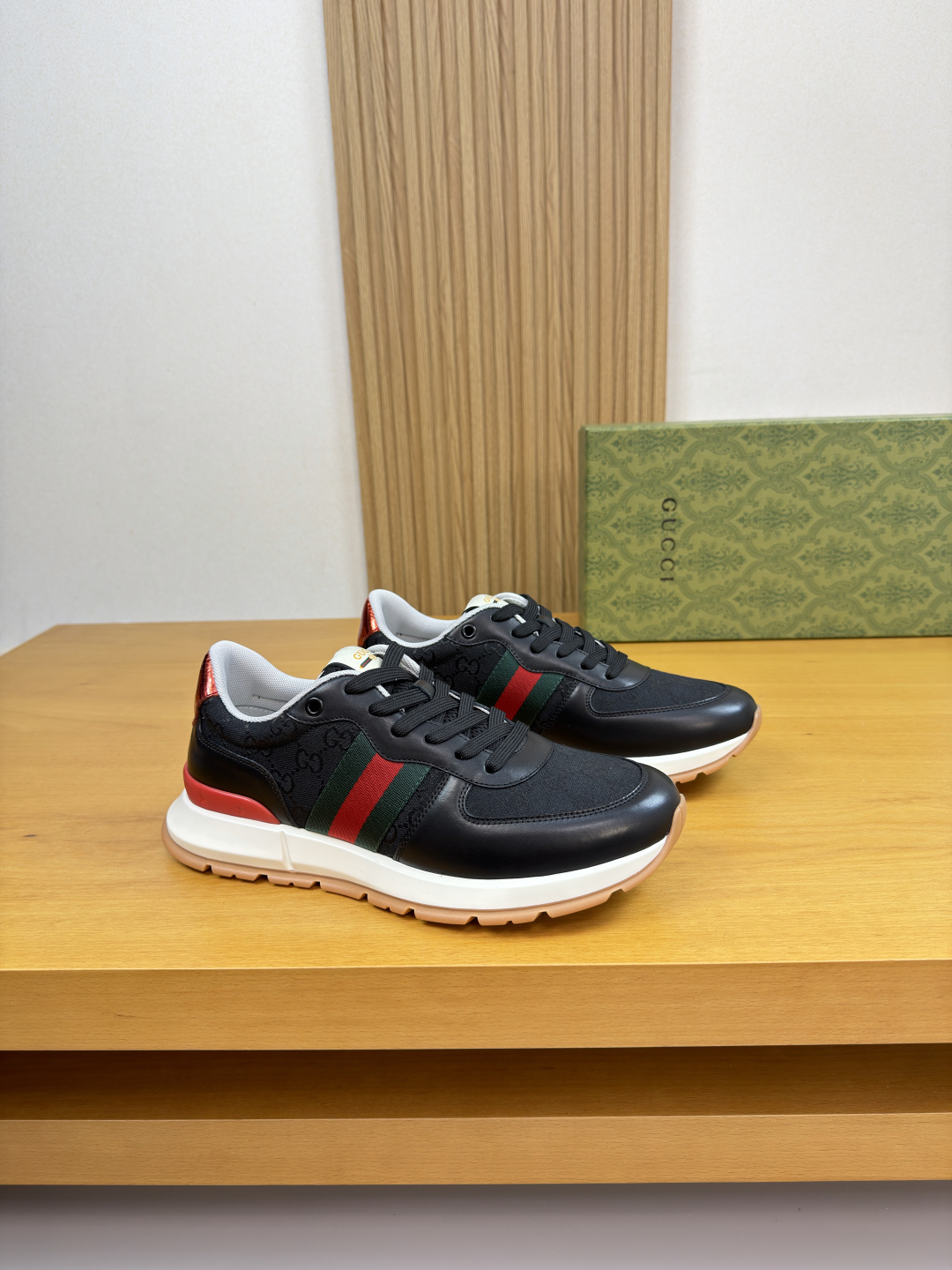 NO:782638,[Gucci] Gucci - High-end quality original casual sports shoes - Imported nappa calfskin upper, brand totem cloth, shoe body. Sewn brand webbing, tongue, brand logo cloth label, heel. Silk screen high frequency brand logo - Brand canvas lining, foot pad; water-dyed cowhide - Outsole ultra-light TPU foam · Rubber two-color molded outsole - Ultra-high quality control · Fine workmanship highlights (high-end, luxury, grade) -Size  38-44 (45, can be customized)·G61850,,gucci,gucci,sneakers,cowhide19860909【Gucci】古驰  -高端品质 原单·休闲运动鞋 -鞋面进口纳帕小牛皮、品牌图腾布匹、鞋身.车缝品牌织带、鞋舌.品牌Logo布标、后跟.丝印高周波品牌logo -内里品牌帆布,垫脚；水染牛皮 -大底超轻TPU发泡·橡胶双色成型大底 -超高品控·做工精细凸显(高端·贵气·档次) -Size 38-44（45,可订做)·G61850,,gucci,gucci,sneakers,cowhide,Men's shoes