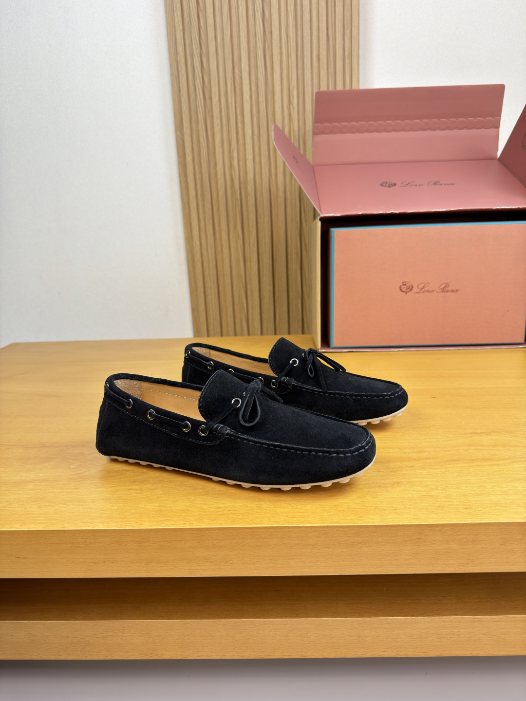 NO:782856,[Loro piana] Loro Piana LP - High-end quality original casual package shoes (Doudou shoes) - Original suede calfskin upper, hand-stitched mark thread on the sole, brand bow decoration, heel. Silk-printed brand logo - Water-dyed cowhide inside - Outsole ultra-light TPR rubber; molded outsole - Ultra-high quality control, fine workmanship (high-end, luxury, grade) -Size  38-44 (45, can be customized)·LP,,loro piana,loro piana,cowhide19860909【Loro piana】诺悠翩雅LP  -高端品质 原单·休闲套包鞋（豆豆鞋） -鞋面原版反绒小牛皮、鞋丹手工串缝马克线、品牌蝴蝶结装饰、后跟.丝印品牌Logo -内里水染牛皮 -大底超轻TPR·橡胶；成型大底 -超高品控·做工精细凸显(高端·贵气·档次) -Size 38-44（45,可订做)·LP,,loro piana,loro piana,cowhide,Men's shoes
