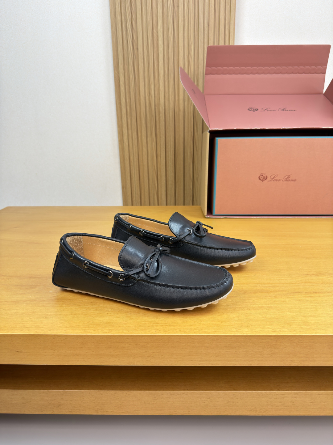 NO:782863,[Loro piana] Loro Piana LP - High-end quality original casual package shoes (Doudou shoes) - Original pebbled calf leather on the upper, hand-stitched mark thread on the sole, brand bow decoration, heel. Silk screen brand logo - Water-dyed cow leather on the inside - Ultra-light TPR rubber on the outsole; molded outsole - Ultra-high quality control, fine workmanship (high-end, luxury, grade) -Size  38-44 (45, can be customized)·LP,,loro piana,loro piana,cowhide19860909【Loro piana】诺悠翩雅LP  -高端品质 原单·休闲套包鞋（豆豆鞋） -鞋面原版荔纹小牛皮、鞋丹手工串缝马克线、品牌蝴蝶结装饰、后跟.丝印品牌Logo -内里水染牛皮 -大底超轻TPR·橡胶；成型大底 -超高品控·做工精细凸显(高端·贵气·档次) -Size 38-44（45,可订做)·LP,,loro piana,loro piana,cowhide,Men's shoes
