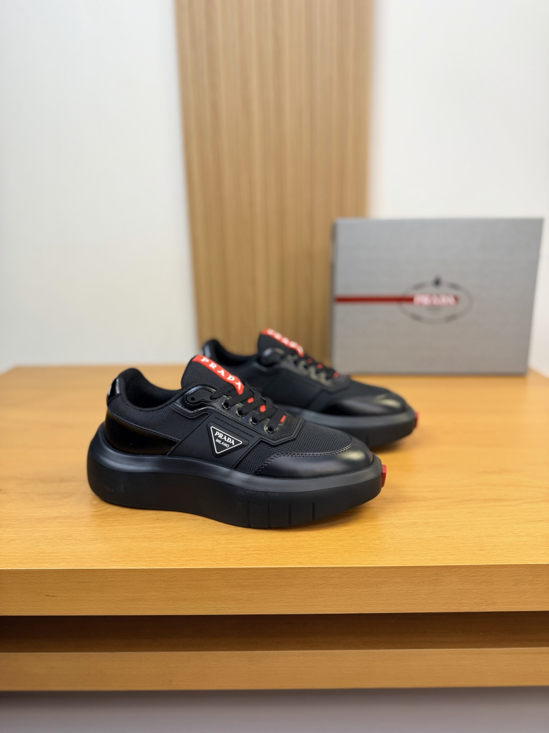 NO:783223,[PRADA] Prada - high-end quality original casual sports shoes - original open-edge beaded calfskin upper, brand canvas fabric, tongue, lugs, body, brand logo plastic module - water-dyed cowhide lining - ultra-light TPU foam rubber outsole; two-color molded outsole - ultra-high quality control, fine workmanship highlighted (high-end, luxury, grade) -Size  38-44 (45,46, can be customized)·,,prada,prada,sneakers,cowhide19860909【 PRADA】普拉达 -高端品质 原单·休闲运动鞋 -鞋面原版开边珠小牛皮、品牌帆布布匹、鞋舌.鞋耳.鞋身.品牌logo塑胶模块 -内里水染牛皮 -大底超轻TPU发泡·橡胶; 双色成型大底 -超高品控·做工精细凸显(高端·贵气·档次) -Size 38-44（45,46,可订做)·,,prada,prada,sneakers,cowhide,Men's shoes