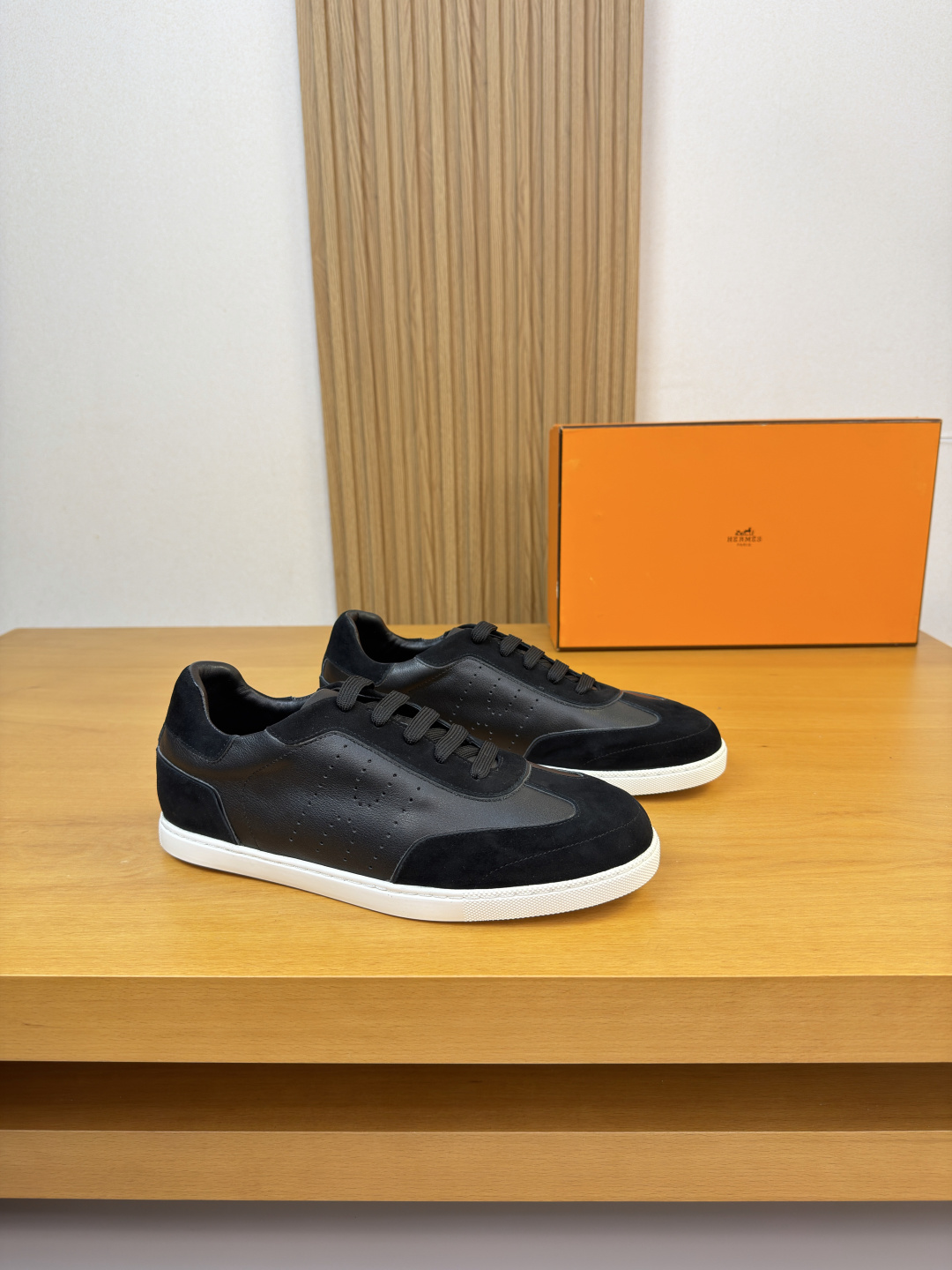 NO:783183,[HERMES] Hermès - high-end quality original casual sports sneakers - original crystal sheepskin upper, high mercerized sheep suede, perforated brand 'H' totem on the shoe body, tongue. Air pressure brand logo - water-dyed cowhide inside - ultra-light TPR outsole · rubber molded outsole - ultra-high quality control · fine workmanship highlighted (high-end, luxury, grade) -Size  39-44 (38, 45, 46, can be customized)·H0183,,hermes,hermes,cowhide,sheepskin19860909【 HERMES】爱马仕 -高端品质 原单·休闲运动板鞋 -鞋面原版水晶羊皮、高丝光羊反绒、鞋身打孔品牌’H’图腾、鞋舌.空压品牌logo -内里水染牛皮 -大底超轻TPR·橡胶成型大底 -超高品控·做工精细凸显(高端·贵气·档次) -Size 39-44（38,45,46,可订做)·H0183,,hermes,hermes,cowhide,sheepskin,Men's shoes