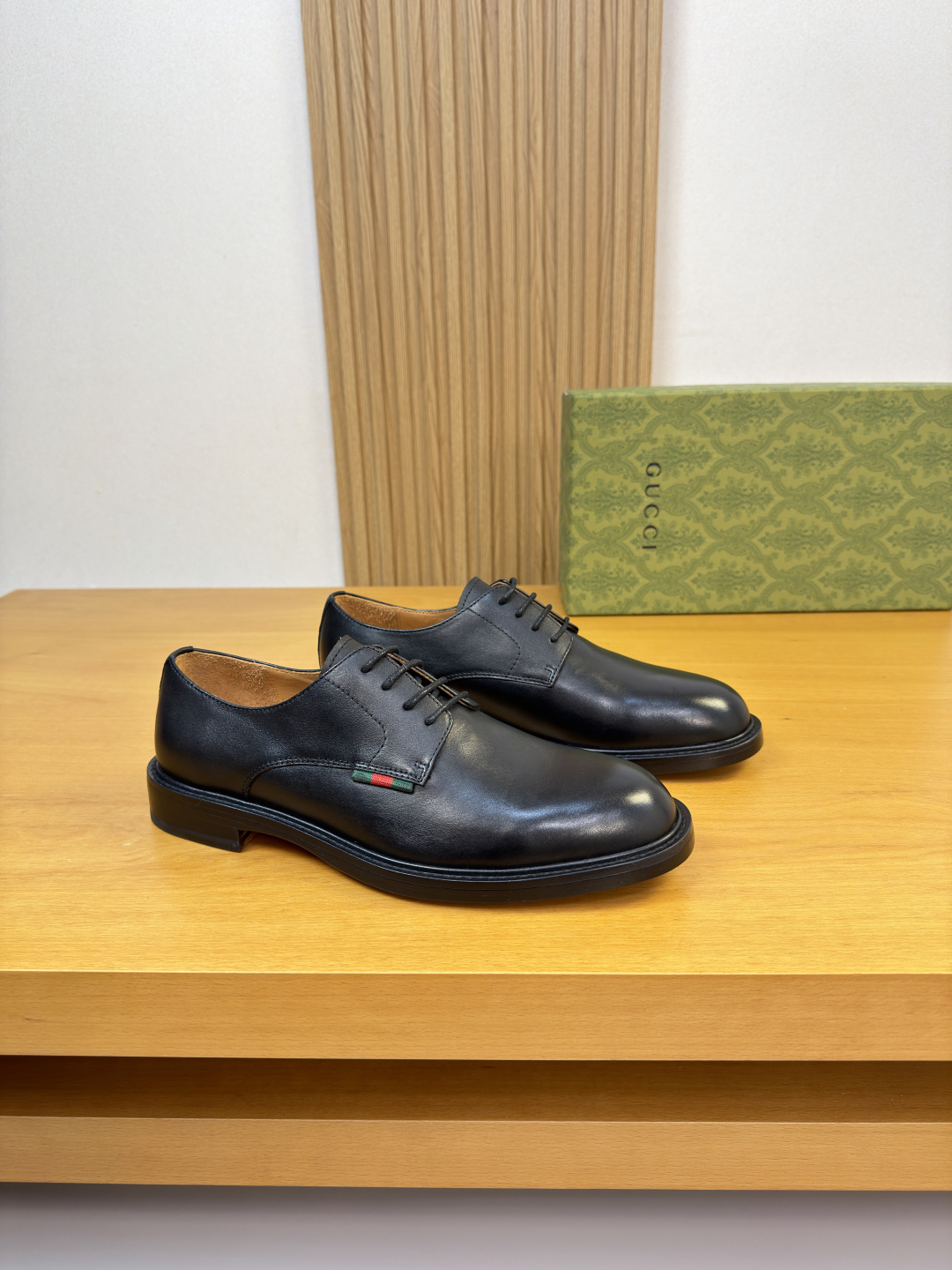 NO:783257,[Gucci] Gucci - High-end quality original order·Formal leather shoes - Original Nappa calfskin upper, sewn brand webbing on shoe ears, perfect splicing - Water-dyed cowhide on the inside - Ultra-light genuine leather and rubber outsole; combined molded leather outsole - Super high quality control, fine workmanship highlighted (high-end, luxury, grade) -Size  39-44 (38,45, can be customized)·0421,,gucci,gucci,cowhide,Leather soles19860909【 Gucci】古驰 -高端品质 原单·正装皮鞋 -鞋面原版纳帕小牛皮、鞋耳车缝品牌织带、完美拼接 -内里水染牛皮 -大底超轻真皮·橡胶；组合成型真皮大底 -超高品控·做工精细凸显(高端·贵气·档次) -Size 39-44（38,45,可订做)·0421,,gucci,gucci,cowhide,Leather soles,Men's shoes