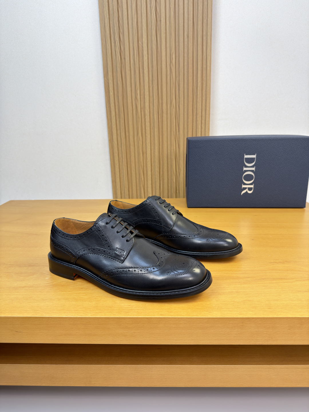 NO:783268,[Dior] Dior - High-end quality original formal leather shoes - Original Nappa calfskin upper, pure hand-punching technology, perfect splicing - Water-dyed cowhide inside - Ultra-light leather and rubber outsole; combined molded leather outsole - Ultra-high quality control, fine workmanship (high-end, luxury, grade) -Size 39-44 (38,45, can be customized)·0421,, dior, dior, cowhide, Leather  soles19860909【 Dior】迪奥 -高端品质 原单·正装皮鞋 -鞋面原版纳帕小牛皮、纯手工打孔工艺、完美拼接 -内里水染牛皮 -大底超轻真皮·橡胶；组合成型真皮大底 -超高品控·做工精细凸显(高端·贵气·档次) -Size 39-44（38,45,可订做)·0421,,dior,dior,cowhide,Leather soles,Men's shoes