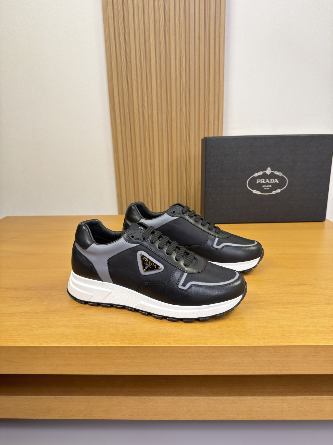 NO:783801,[PRADA] Prada - high-end quality original order casual sports shoes - imported nappa calfskin upper, shoe body, brand metal logo fasteners, tongue, silk screen brand LOGO - water-dyed cowhide inside - outsole ultra-light TPU foam · rubber two-color molded outsole - ultra-high quality control · fine workmanship highlighted (high-end · luxury · grade) -Size  39-44 (38.45. Can be customized)·0136,,prada,prada,sneakers,cowhide19860909【PRADA】普拉达 -高端品质 原单·休闲运动鞋 -鞋面进口纳帕小牛皮、鞋身.品牌金属logo扣件、鞋舌.丝印品牌LOGO -内里水染牛皮 -大底超轻TPU发泡·橡胶双色成型大底 -超高品控·做工精细凸显(高端·贵气·档次) -Size 39-44（38.45.可订做)·0136,,prada,prada,sneakers,cowhide,Men's shoes