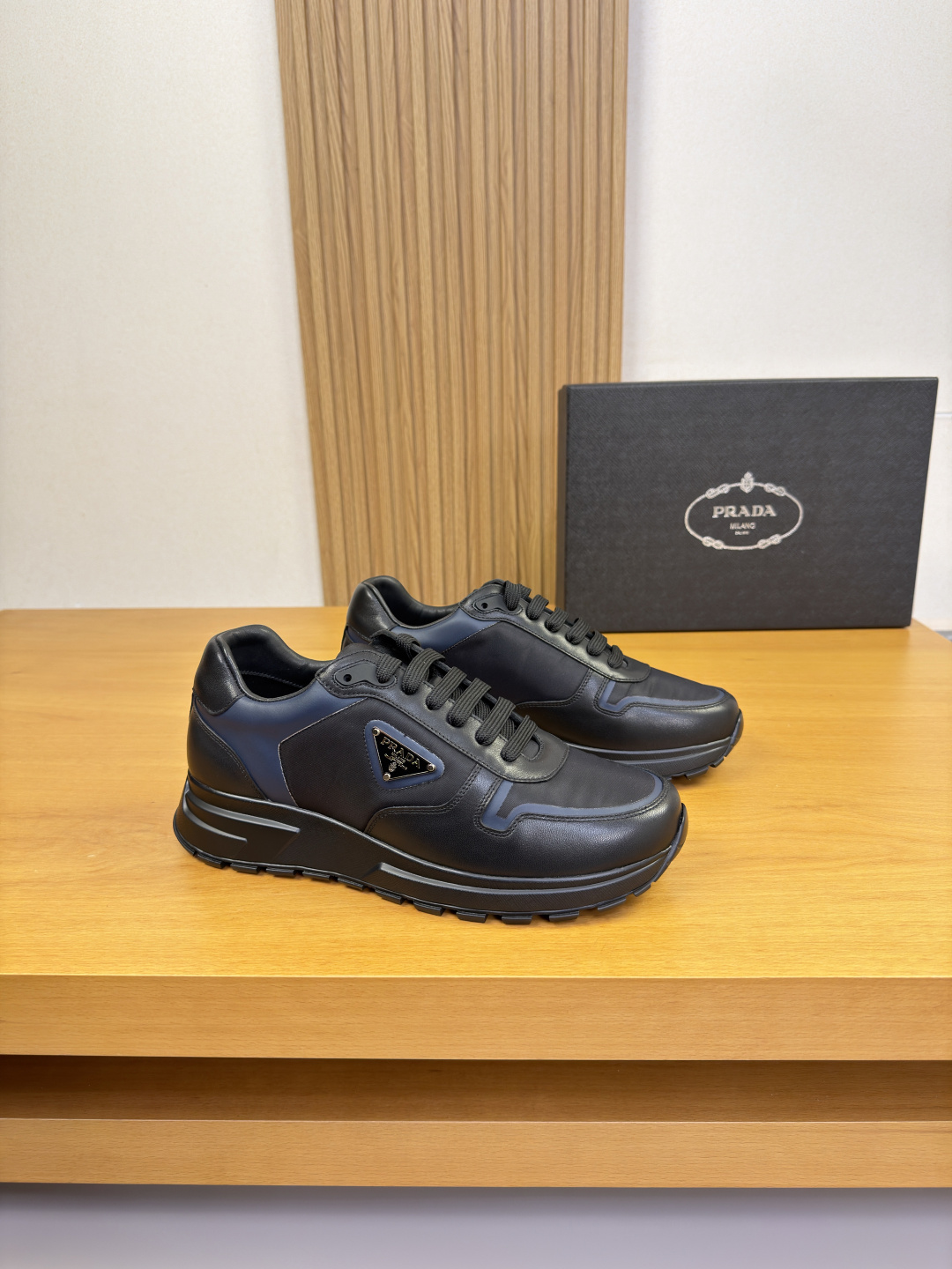 NO:783806,[PRADA] Prada - High-end quality original single casual sports shoes - Imported nappa calfskin upper, brand high mercerized canvas. Hot-heated craftsmanship, shoe body. Brand metal logo fasteners, tongue. Silk-printed brand LOGO - Water-dyed cowhide inside - Outsole ultra-light TPU foam · Rubber two-color molded outsole - Ultra-high quality control · Fine workmanship highlights (high-end, luxury, grade) -Size  39-44 (38.45. Can be customized)·0136,,prada,prada,sneakers,cowhide19860909【PRADA】普拉达 -高端品质 原单·休闲运动鞋 -鞋面进口纳帕小牛皮、品牌高丝光帆布.热切工艺、鞋身.品牌金属logo扣件、鞋舌.丝印品牌LOGO -内里水染牛皮 -大底超轻TPU发泡·橡胶双色成型大底 -超高品控·做工精细凸显(高端·贵气·档次) -Size 39-44（38.45.可订做)·0136,,prada,prada,sneakers,cowhide,Men's shoes
