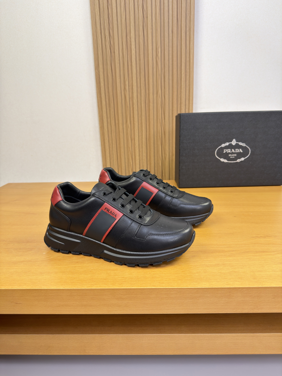 NO:783812,[PRADA] Prada - high-end quality original order casual sports shoes - imported nappa calfskin upper, shoe body, color printed brand logo, tongue, air pressure brand LOGO, heel. silk screen printed brand logo - lining water-dyed cowhide - outsole ultra-light TPU foam · rubber two-color molded outsole - ultra-high quality control · fine workmanship highlighted (high-end, luxury, grade) -Size  39-44 (38.45. Can be customized)·0136,,prada,prada,sneakers,cowhide19860909【PRADA】普拉达 -高端品质 原单·休闲运动鞋 -鞋面进口纳帕小牛皮、鞋身.彩印品牌logo、鞋舌.空压品牌LOGO、后跟.丝印品牌logo -内里水染牛皮 -大底超轻TPU发泡·橡胶双色成型大底 -超高品控·做工精细凸显(高端·贵气·档次) -Size 39-44（38.45.可订做)·0136,,prada,prada,sneakers,cowhide,Men's shoes