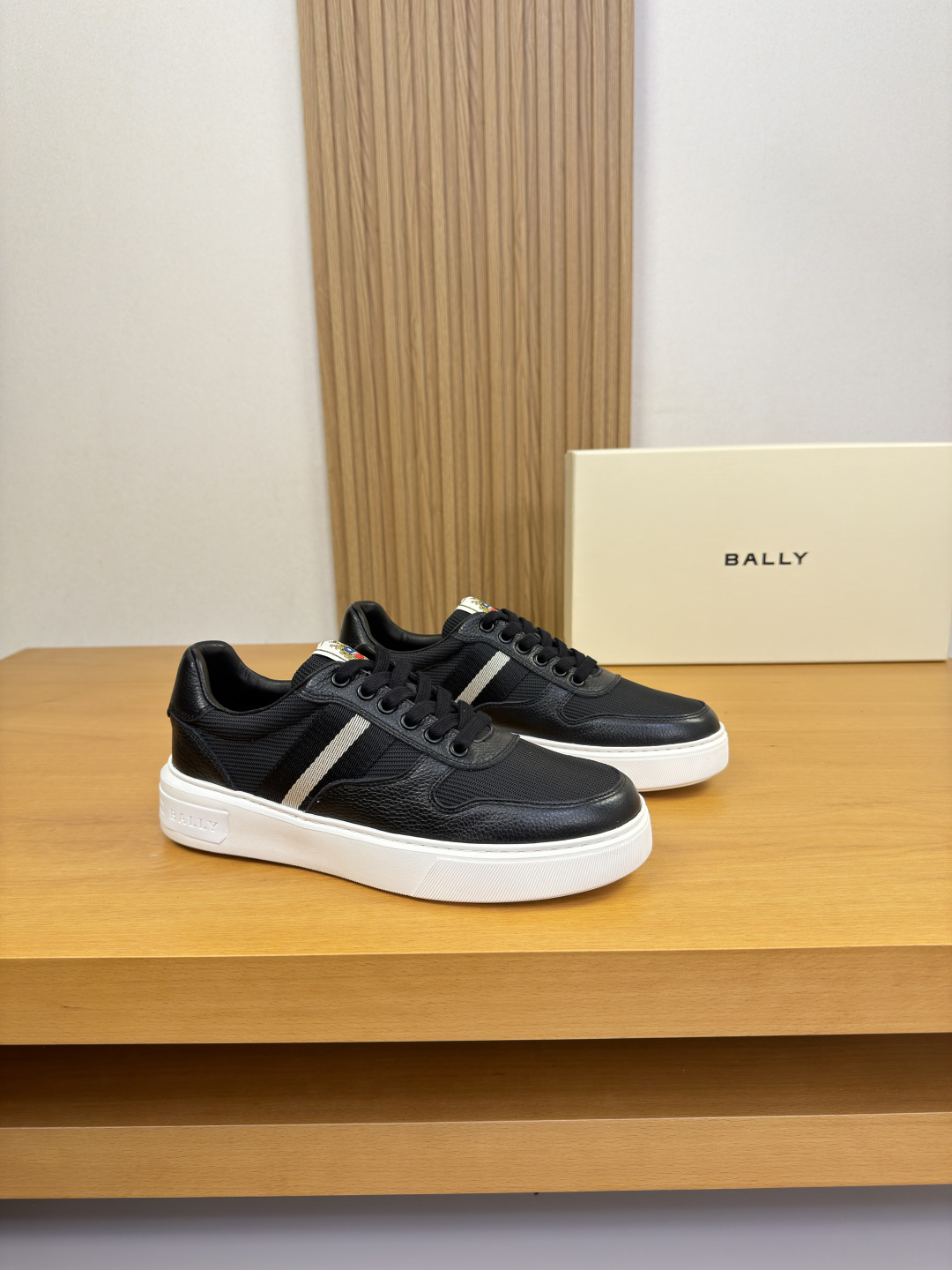NO:829056,[BALLY] Bally - High-end quality original casual sports shoes - Imported pebbled calfskin upper, brand high mercerized striped fabric, shoe body, sewn brand webbing, tongue, sewn brand logo cloth label, heel. Air-pressure brand logo - Water-dyed cowhide lining - Outsole ultra-light TPU foam.  38-44 (45, can be customized)·BL0157,,bally,sneakers,cowhide19860909【 BALLY】巴利 -高端品质 原单·休闲运动鞋 -鞋面进口荔纹小牛皮、品牌高丝光条纹布匹、鞋身.车缝品牌织带、鞋舌.车缝品牌logo布标、后跟.空压品牌logo -内里水染牛皮 -大底超轻TPU发泡.橡胶；组合成型大底 -超高品控·做工精细凸显(高端·贵气·档次) -Size 38-44（45,可订做)·BL0157,,bally,sneakers,cowhide,Men's shoes