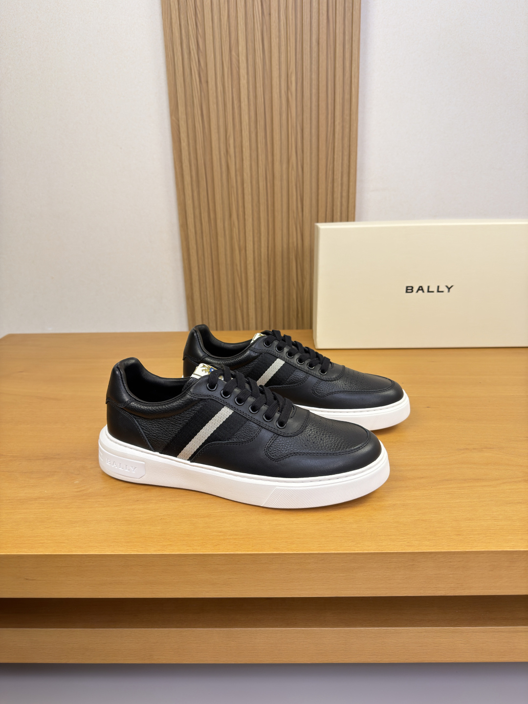 NO:829062,[BALLY] Bally - high-end quality original casual sports shoes - upper imported nappa calfskin, pebbled calfskin, shoe body, sewn brand webbing, tongue, sewn brand logo cloth label, heel. Air-pressure brand logo - water-dyed cowhide lining - outsole ultra-light TPU foam.  38-44 (45, can be customized)·BL0157,,bally,sneakers,cowhide19860909【 BALLY】巴利 -高端品质 原单·休闲运动鞋 -鞋面进口纳帕小牛皮、荔纹小牛皮、鞋身.车缝品牌织带、鞋舌.车缝品牌logo布标、后跟.空压品牌logo -内里水染牛皮 -大底超轻TPU发泡.橡胶；组合成型大底 -超高品控·做工精细凸显(高端·贵气·档次) -Size 38-44（45,可订做)·BL0157,,bally,sneakers,cowhide,Men's shoes