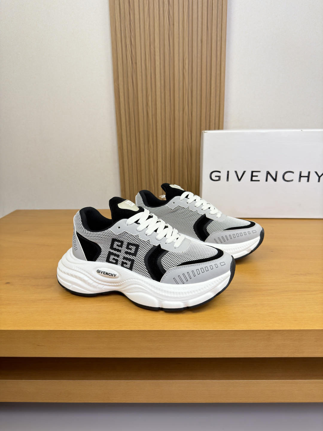 NO:829016,[GIVENCHY] Givenchy - High-end quality original casual sports shoes - Upper; silver environmentally friendly leather, suede calfskin, shoe body. Brand hollow mesh canvas. Eager brand totem, tongue. Sewn brand plastic module - Inner brand canvas - Outsole ultra-light TPU foam. Rubber; two-color molded outsole - Ultra-high quality control, fine workmanship highlighted (high-end, luxury, grade) -Size  39-44 (38,45, can be customized)·GVC0756,,givenchy,givenchy,sneakers,cowhide19860909【GIVENCHY】纪梵希 -高端品质 原单·休闲运动鞋 -鞋面；银色环保皮、反绒小牛皮、鞋身.品牌镂空网帆布.热切品牌图腾、鞋舌.车缝品牌塑胶模块 -内里品牌帆布 -大底超轻TPU发泡.橡胶；双色成型大底 -超高品控·做工精细凸显(高端·贵气·档次) -Size 39-44（38,45,可订做)·GVC0756,,givenchy,givenchy,sneakers,cowhide,Men's shoes