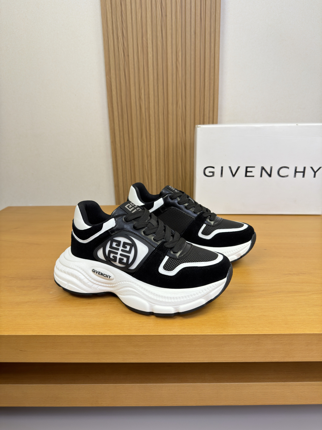 NO:829025,[GIVENCHY] Givenchy - High-end quality original casual sports shoes - Upper; Nappa calfskin, suede calfskin, shoe body. Brand hollow mesh canvas. Sewn brand totem plastic module, tongue. Sewn brand totem cloth label - Inner brand canvas - Ultra-light TPU foam outsole. Rubber; two-color molded outsole - Ultra-high quality control, fine workmanship highlighted (high-end, luxury, grade) -Size  39-44 (38,45, can be customized)·GVC0756,,givenchy,givenchy,sneakers,cowhide19860909【GIVENCHY】纪梵希 -高端品质 原单·休闲运动鞋 -鞋面；纳帕小牛皮、反绒小牛皮、鞋身.品牌镂空网帆布.车缝品牌图腾塑胶模块、鞋舌.车缝品牌图腾布标 -内里品牌帆布 -大底超轻TPU发泡.橡胶；双色成型大底 -超高品控·做工精细凸显(高端·贵气·档次) -Size 39-44（38,45,可订做)·GVC0756,,givenchy,givenchy,sneakers,cowhide,Men's shoes