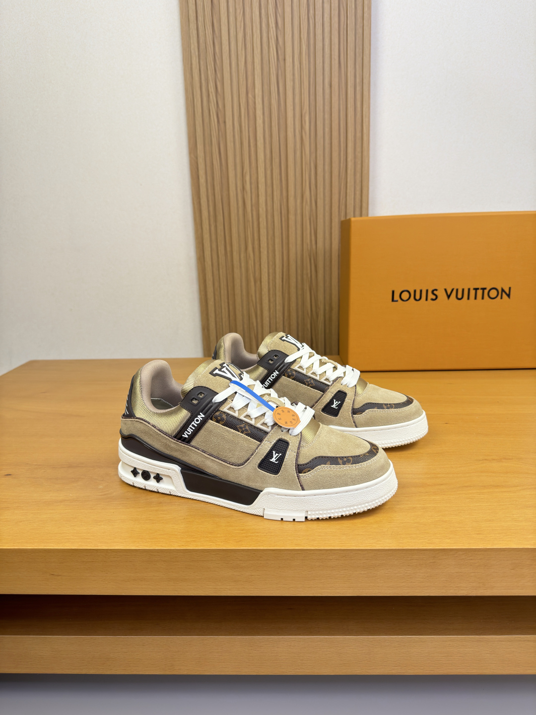 NO:829053,【Louis Vuitton】Louis Vuitton - high-end quality original single, casual sports shoes for couples - suede calfskin upper, brand totem PVC leather, sewn brand plastic module, tongue, shoe body, heel, silk screen high-frequency brand logo - brand canvas lining - outsole ultra-light original TPR rubber; two-color molded outsole - ultra-high quality control, fine workmanship highlighted (high-end, luxury, grade) -Size  Unisex 36-44 (female 35.40, male 38.45, can be customized)·L0125,,louis vuitton,louis vuitton,sneakers,cowhide19860909【Louis Vuitton】路易威登 -高端品质 原单·情侣款休闲运动鞋 -鞋面反绒小牛皮、品牌图腾PVC皮料、车缝品牌塑胶模块、鞋舌.鞋身.后跟.丝印高周波品牌logo -内里品牌帆布 -大底超轻原版TPR橡胶；双色成型大底 -超高品控·做工精细凸显(高端·贵气·档次) -Size 男女同款36-44（女35.40,男38.45,可订做)·L0125,,louis vuitton,louis vuitton,sneakers,cowhide,Men's shoes