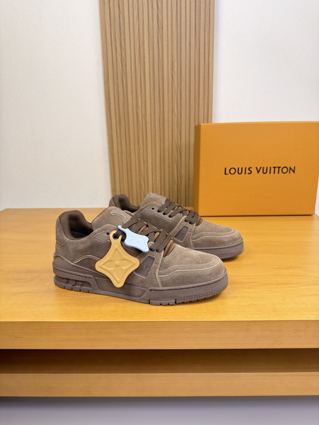 NO:828965,【Louis Vuitton】Louis Vuitton - high-end quality original single, casual sports shoes for couples - suede calfskin upper, shoe body, embroidered brand logo, sewn brand plastic module, tongue, shoe body, heel, silk screen high frequency brand logo - brand canvas lining - outsole ultra-light original TPR rubber; two-color molded outsole - ultra-high quality control, fine workmanship highlighted (high-end, luxury, grade) -Size  男女同款36-44（女35.40,男38.45,可订做)·L0125,,louis vuitton,louis vuitton,sneakers,cowhide19860909【Louis Vuitton】路易威登 -高端品质 原单·情侣款休闲运动鞋 -鞋面反绒小牛皮、鞋身.刺绣品牌logo、车缝品牌塑胶模块、鞋舌.鞋身.后跟.丝印高周波品牌logo -内里品牌帆布 -大底超轻原版TPR橡胶；双色成型大底 -超高品控·做工精细凸显(高端·贵气·档次) -Size 男女同款36-44（女35.40,男38.45,可订做)·L0125,,louis vuitton,louis vuitton,sneakers,cowhide,Men's shoes