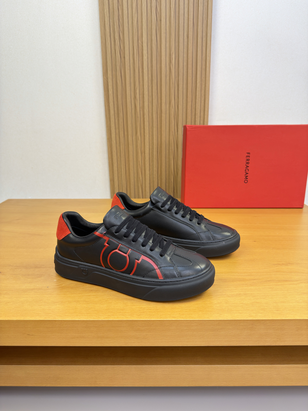 NO:829788,[Ferragamo] Ferragamo - high-end quality original casual sports shoes - upper Nappa calfskin, suede calfskin, shoe body. Color-printed high-frequency brand logo totem, tongue. Air pressure brand logo - water-dyed cowhide lining - outsole ultra-light TPR rubber; molded outsole - ultra-high quality control, fine workmanship highlighted (high-end, luxury, grade) -Size  38-44 (45, 46, can be customized)·FR0157,,ferragamo,ferragamo,sneakers,cowhide19860909【 Ferragamo】菲拉格慕 -高端品质 原单·休闲运动鞋 -鞋面纳帕小牛皮、反绒小牛皮、鞋身.彩印高周波品牌logo图腾、鞋舌.空压品牌logo -内里水染牛皮 -大底超轻TPR·橡胶; 成型大底 -超高品控·做工精细凸显(高端·贵气·档次) -Size 38-44（45,46,可订做)·FR0157,,ferragamo,ferragamo,sneakers,cowhide,Men's shoes