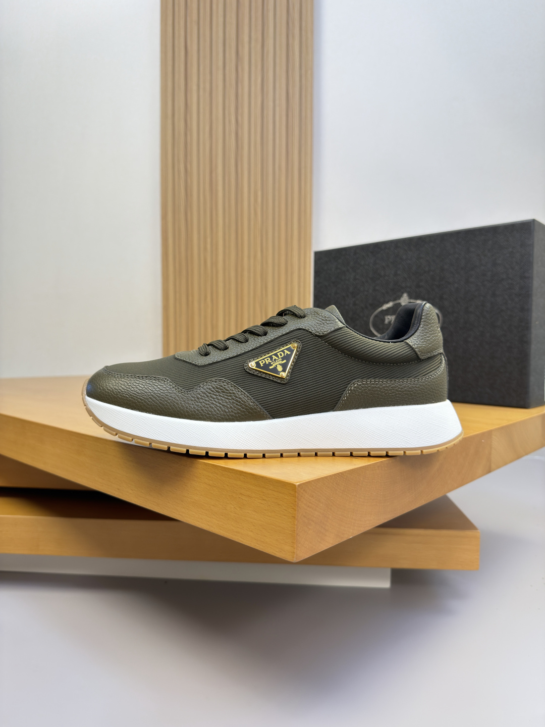 Prada Style Leather Men's Shoes style reference detail image 5 from source 782032